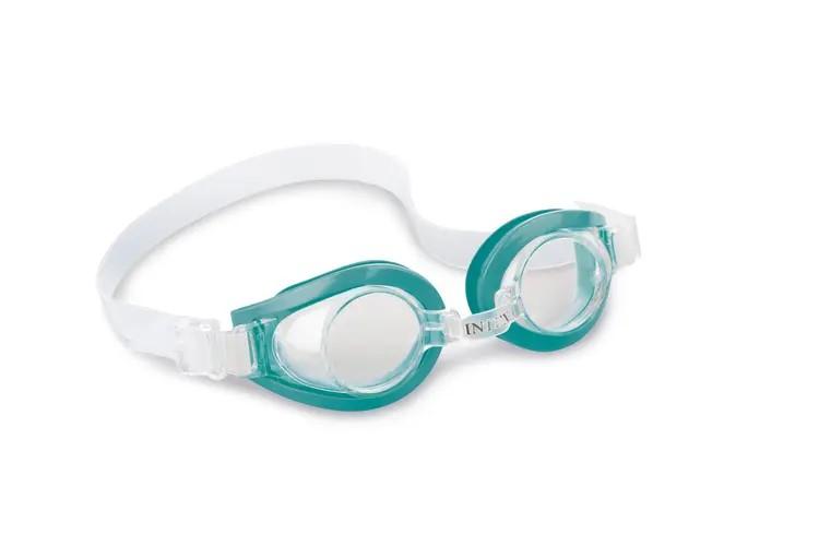 Sog. Schwimmbrille (Chlorbrille), in verschiedenen Farben erhältlich, im Wesentlichen bestehend aus einer Fassung aus Kunststoff mit zwei ungetönten Kunststoffgläsern, die durch einen Nasensteg miteinander verbunden sind sowie einem längenverstellbaren Band zur Befestigung am Kopf.
Äußere Form: Siehe Abbildung in der Anlage.
Die Brille dient beim Schwimmen dem Schutz der Augen vor eindringendem Wasser. 

Die Ware wird als "Schutzbrille mit Brillengläsern aus Kunststoff, keine Sonnenbrille" einzureihen.