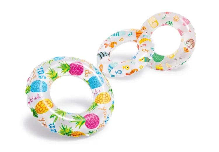 Bei dem durch Abbildungen und Beschreibungen veranschaulichten sowie als "Aufblasbarer Schwimmreifen mit tropischem Design" bezeichneten Erzeugnis handelt es sich um ein Spielzeug,
- einen aufblasbaren Schwimmreifen darstellend,
- aus zusammengeschweißten Kunststofffolien gefertigt,
- mit einem Durchmesser von z. B. ca. 91 cm,
- in verschiedenen Motiv-Varianten erhältlich,
- nicht für Rettungs- oder Sicherheitszwecke im Wasser geeignet,
- dient der spielerischen Unterhaltung von Personen im flachen Wasser,
- in Aufmachung für den Einzelverkauf.

Derartige Erzeugnisse werden zolltarifrechtlich als "anderes Spielzeug, nicht von den Unterpositionen (KN) 9503 0010 bis 9503 0087 erfasst, aus Kunststoff, nicht von den TARIC-Codes 9503 0095 10 bis 9503 0095 40 erfasst" eingereiht.