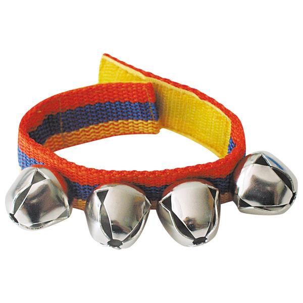 Bei der Ware handelt es sich um einen
-sog. “Schellenkranz“ (Art. UC135), bestehend aus einem Holzgriff und einem Lederband, an dem 5 Glöckchen (Schellen) aus unedlem Metall befestigt sind und einem
-sog. “Schellenband“ (Art. 61996), bestehend aus einem Spinnstoffband (Nylon lt. Astin) mit einem Klettverschluss, an dem 4 Glöckchen (Schellen) befestigt sind.
Das Schellenband kann am Hand- oder Fußgelenk befestigt werden.

Die Schellen werden entweder durch Schütteln oder Schlagen mit der Hand (Schellenkranz) oder entsprechenden Arm- bzw. Beinbewegungen zum Erklingen gebracht.

Die Waren sind als “Schlaginstrumente“ einzureihen.