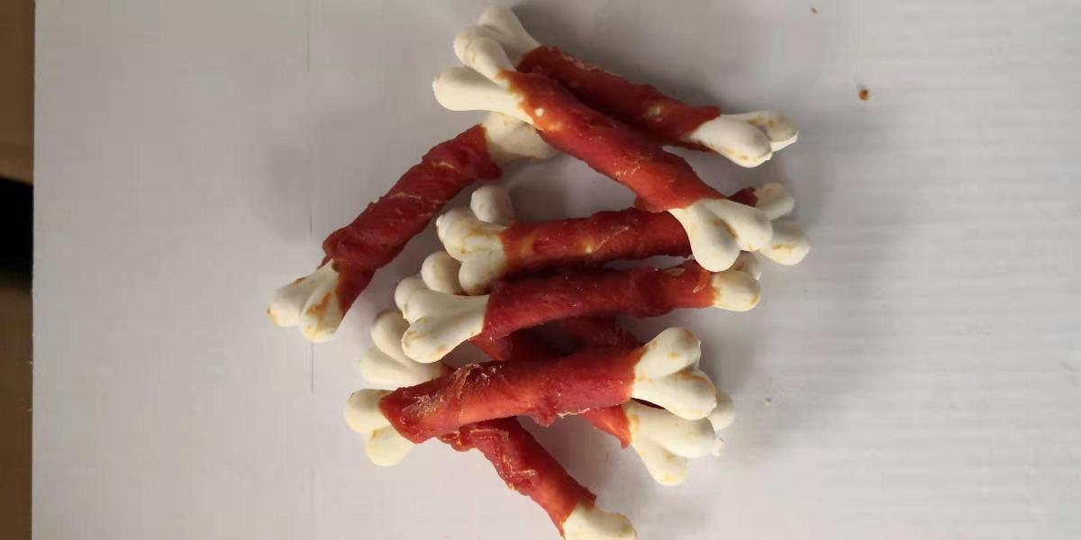 Antragsangaben: Hundefutter in Aufmachung für den Einzelverkauf. Keine Milcherzeugnisse und Zuckerarten enthalten.

Aufmachung: Folienbeutel mit Etikett, einer Aufmachung für den Einzelverkauf als Hundefutter entsprechend.

Stärke in der Ware (laut Angabe): mehr als 10 bis 30 GHT.
Milcherzeugnisse in der Ware (laut Angabe): nicht enthalten.

Zubereitung von der zur Fütterung verwendeten Art, Hunde- und Katzenfutter, in Aufmachungen für den Einzelverkauf, Stärke enthaltend, mit einem Gehalt an Stärke von mehr als 10 GHT bis 30 GHT, keine Milcherzeugnisse enthaltend.