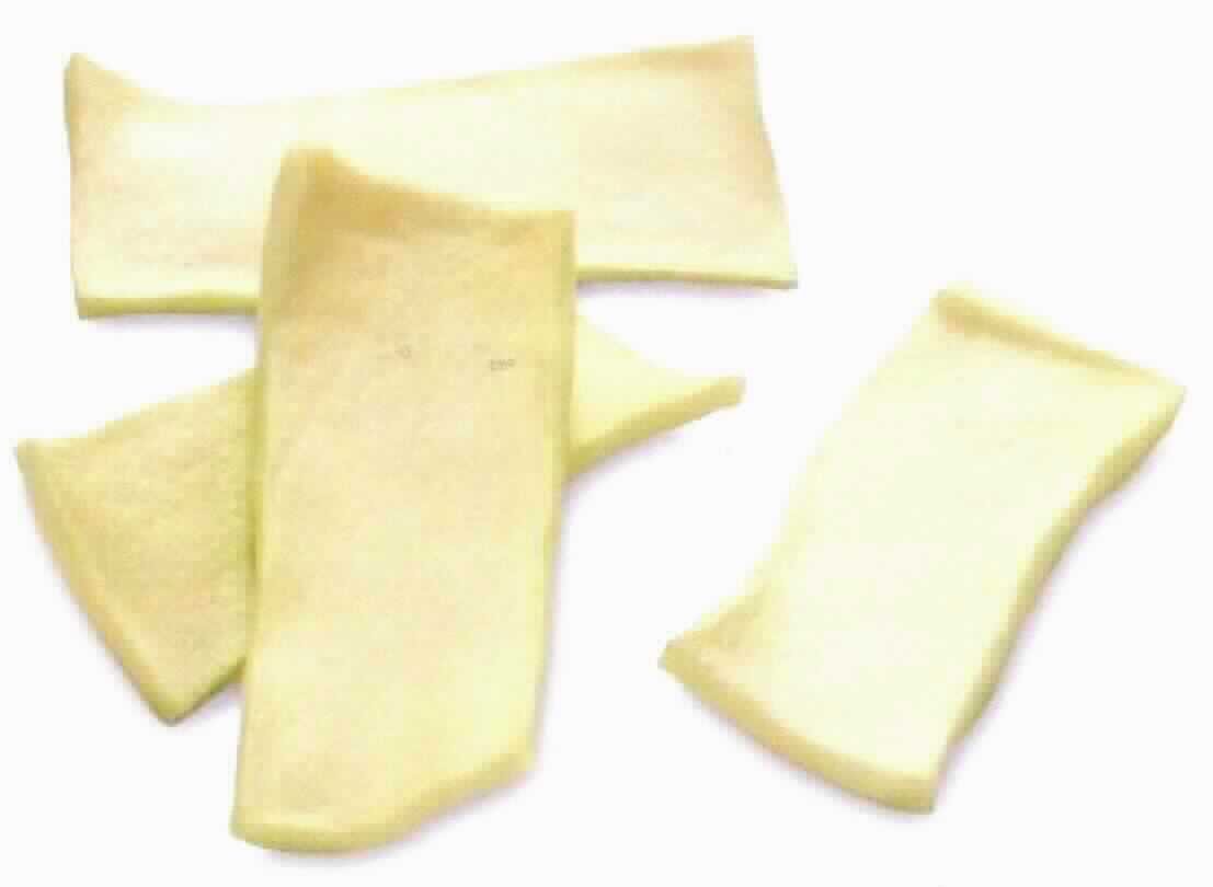 Hundekauartikel

Antragsangaben: Kauchips mit Spirulina in einer 100 g Packung. Produkt der zur Fütterung verwendeten Art für Hunde, in Aufmachung für den Einzelverkauf, verpackt im Polybeutel mit Aufkleber. 

Zur Zusammensetzung wurden vertrauliche Angaben gemacht. Ein Warenmuster wurde nicht vorgelegt. Die Ware wurde durch einen Fotoabdruck veranschaulicht.

Glucose, Glucosirup, Maltodextrin, Maltodextrinsirup, Milcherzeugnisse oder Stärke in der Ware (laut Angabe): nicht enthalten.

Durch den Zusatz der Spirulina-Alge wird der Rohhautstreifen besonders für die Hundefütterung zubereitet.

Zubereitung von der zur Fütterung verwendeten Art, Hunde- und Katzenfutter, in Aufmachung für den Einzelverkauf, Glucose, Glucosesirup, Maltodextrin, Maltodextrinsirup, Stärke oder Milcherzeugnisse nicht enthalten.