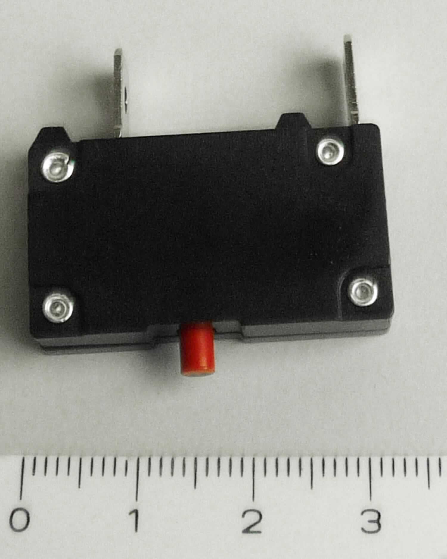 Sog. Thermosicherung,
- automatic circuit breaker bestehend aus einem quaderförmigen Kunststoffgehäuse mit einem Bimetallstreifen (zur automatischen thermischen Auslösung), einem Rückstellbetätiger und Anschlusskontakten,
- für eine Spannung von 250 VAC und eine Stromstärke von 10 A,
- zum Einbau in Steckdoseneinheiten, 
- zum Schützen von elektrischen Stromkreisen durch automatisches Unterbrechen bei einem Überlaststrom. 

Die Ware ist als "elektrisches Gerät zum Schützen von elektrischen Stromkreisen, Leistungsschalter, für eine Spannung von weniger als 1000 V, für eine Stromstärke von nicht mehr als 63 A, nicht für bestimmte Luftfahrzeuge" einzureihen.

Anlage: 1 Abbildung