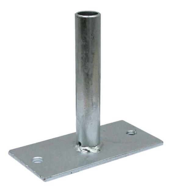 Bei dem Stahlfuß (auch bezeichnet als Bodenplatte) handelt es sich um eine rechteckige Blechplatte (Abmessungen (LxB) ca. 20 cm x 10 cm – dominierende Komponente) mit zwei runden Lochungen, auf die mittig ein Standrohr mit einem Durchmesser von ca. 3, 4 cm und einer Höhe von ca. 20 cm geschweißt ist.
Der Stahlfuß besteht insgesamt aus feuerverzinktem Stahl und kann über die beiden Lochungen in der Bodenplatte auf einem Holz- / Stein- oder Betonfundament befestigt werden. Er dient als spezifische Komponente im Rahmen eines Systems zur Erstellung von Sichtschutzwänden der Aufnahme von sog. Aufsteckpfosten (nicht Gegenstand dieser vZTA). Diese weisen am unteren Ende mittig im Pfosten eine Metallhülse aufweisen, mit der diese Pfosten auf das Standrohr des Stahlfußes gesteckt und damit unsichtbar verankert werden können.
- Angaben laut Astin -

Abbildung siehe Anlage.

Derartige Erzeugnisse gehören als "andere Konstruktionsteile aus Stahl, ausschließlich oder hauptsächlich aus Blech" zur Codenummer 7308 9059 90 0.