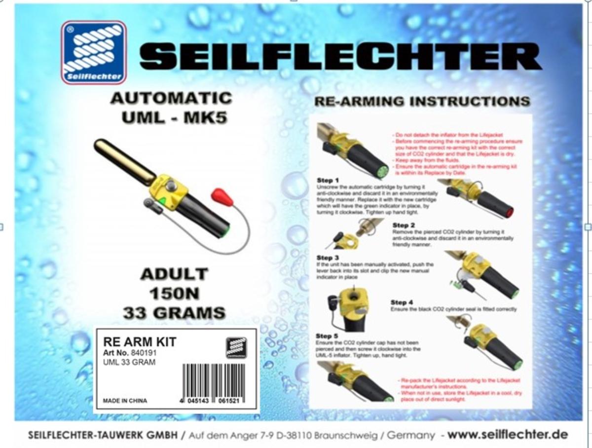 Kohlenstoffdioxid, abgefüllt in Kartusche; Nachfüllkit

Bei der Ware handelt es sich um eine Warenzusammenstellung in Aufmachung für den Einzelverkauf, bestehend aus einem Metallzylinder gefüllt mit Kohlenstoffdioxid und einem Auslösemechanismus mit einer Kalktablette. Der Metallzylinder enthält 33 g Kohlenstoffdioxid. Der Wert der Patrone beträgt dabei ca. 50% vom Gesamtprodukt. 
Die Warenzusammenstellung dient als Nachfüllkit für selbstaufblasende Schwimmwesten.

Die Kohlenstoffdioxidkartusche verleiht der Ware ihren Charakter.

Die Ware wird nach ihrer stofflichen Beschaffenheit als chemisch einheitliches Kohlenstoffdioxid in den TARIC-Code 2811 2100 00 eingereiht.