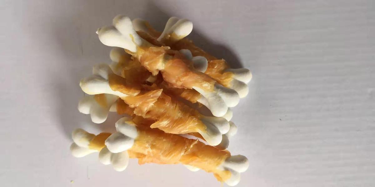 Antragsangaben: Hundefutter in Aufmachung für den Einzelverkauf. Keine Milcherzeugnisse und Zuckerarten enthalten.

Aufmachung: Folienbeutel mit Etikett, einer Aufmachung für den Einzelverkauf als Hundefutter entsprechend.

Stärke in der Ware (laut Angabe): 0,5 GHT bis 10 GHT.
Milcherzeugnisse in der Ware (laut Angabe): nicht enthalten.

Zubereitung von der zur Fütterung verwendeten Art, Hunde- und Katzenfutter, in Aufmachungen für den Einzelverkauf, Stärke enthaltend, mit einem Gehalt an Stärke von 10 GHT oder weniger, keine Milcherzeugnisse enthaltend oder mit einem Gehalt an Milcherzeugnissen von weniger als 10 GHT.