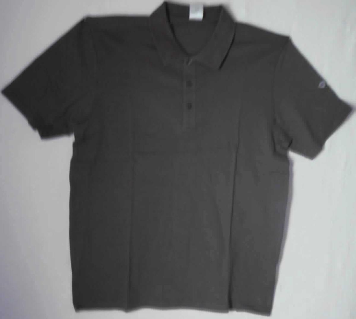 Hemd, sog. Polo Shirt für Sie & Ihn, Art. 1712-230-400, Größe M, Foto siehe Anlage,
- in einem Polybeutel verpackt, 
- aus ca. 0,6 mm dicken, einfarbigen Gewirken aus laut Antrag 97 % Baumwolle und 3 % Elasthan (synthetische 
  Chemiefasern); mit durchschnittlich mehr als 10 Maschen je linearen Zentimeter in jeder Richtung,
- über die Taille reichend (Rückenlänge: ca. 72 cm),
- mit einem Umlegekragen,
- vorn mit einer kurzen Öffnung mit Knopfverschluss von links über rechts (Männerkleidung),
- mit kurzen Ärmeln,
- am unteren Rand durch Umschlagen und Festnähen gesäumt.

"Hemd, aus Gewirken, für Männer, aus Baumwolle"