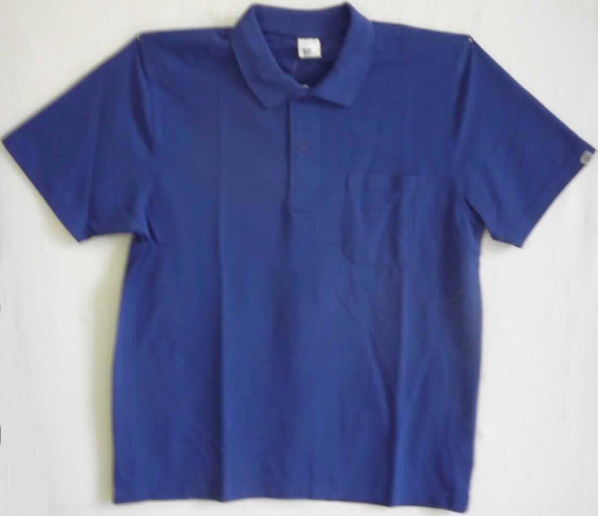 Hemd, sog. Poloshirt für Sie & Ihn, Art. 1612-181-13, Größe M, Foto siehe Anlage,
- in einem Polybeutel verpackt,
- aus ca. 0,7 mm dicken, einfarbigen Gewirken aus laut Antrag 50 % Baumwolle und 50 % Polyester 
  (synthetische Chemiefasern); mit durchschnittlich mehr als 10 Maschen je linearen Zentimeter in jeder Richtung,
- über die Taille reichend (Rückenlänge: ca. 70 cm),
- mit einem Umlegekragen,
- vorn mit einer nicht durchgehenden Öffnung mit Knopfverschluss von links über rechts (Männerkleidung),
- mit kurzen Ärmeln,
- am unteren Rand durch Umschlagen und Festnähen gesäumt.

"Hemd, aus Gewirken, für Männer, aus synthetischen Chemiefasern"