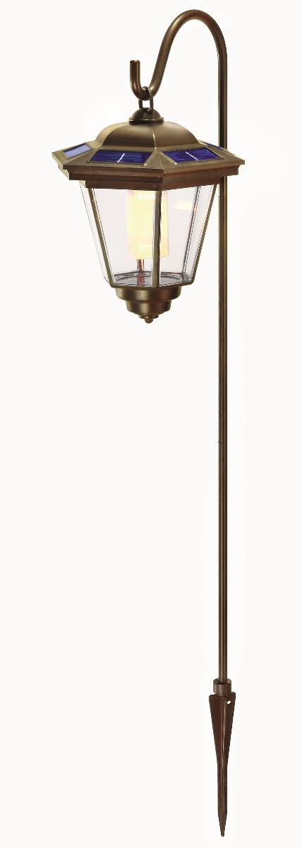 Bei der sog. Solar Hängeleuchte mit Erdspieß handelt es sich um einen elektrischen Beleuchtungskörper, bestehend aus einer Kunststoffleuchte (20 cm * 20 cm * 22 cm) mit integriertem weiß leuchtendem Nichia-LED-Leuchtmittel (15 lm) und einem gebogenen Metallstab, an dessen unterem Ende sich ein Erdspieß befindet. Der Lampenkopf hat insgesamt sechs transparente Kunststoffscheiben, die um die LED herum, secheckig angeordnet sind. Auf dem Lampenschirm befinden sich Solarmodule mit einer Leistung von 0,5 Wp. 
Die Leuchte dient auf den Erdspieß aufgesteckt der Außenbeleuchtung bspw. im Garten und verfügt über einen Dämmerungssensor.

Nach dem Gesamterscheinungsbild sowie der Bedeutung, insbesondere der des leuchtlenkenden Materials und der Formgebung, bestimmen die Anteile aus Kunststoff den Charakter der Leuchte. 

Die Ware ist als "elektrischer Beleuchtungskörper, anderweit weder genannt noch inbegriffen, nicht von den Unterpositionen 9405 11 bis 9405 39 erfasst, fotovoltaisch, ausschließlich zur Verwendung mit LED-Lichtquellen bestimmt, kein Scheinwerfer, aus Kunststoffen" einzureihen.