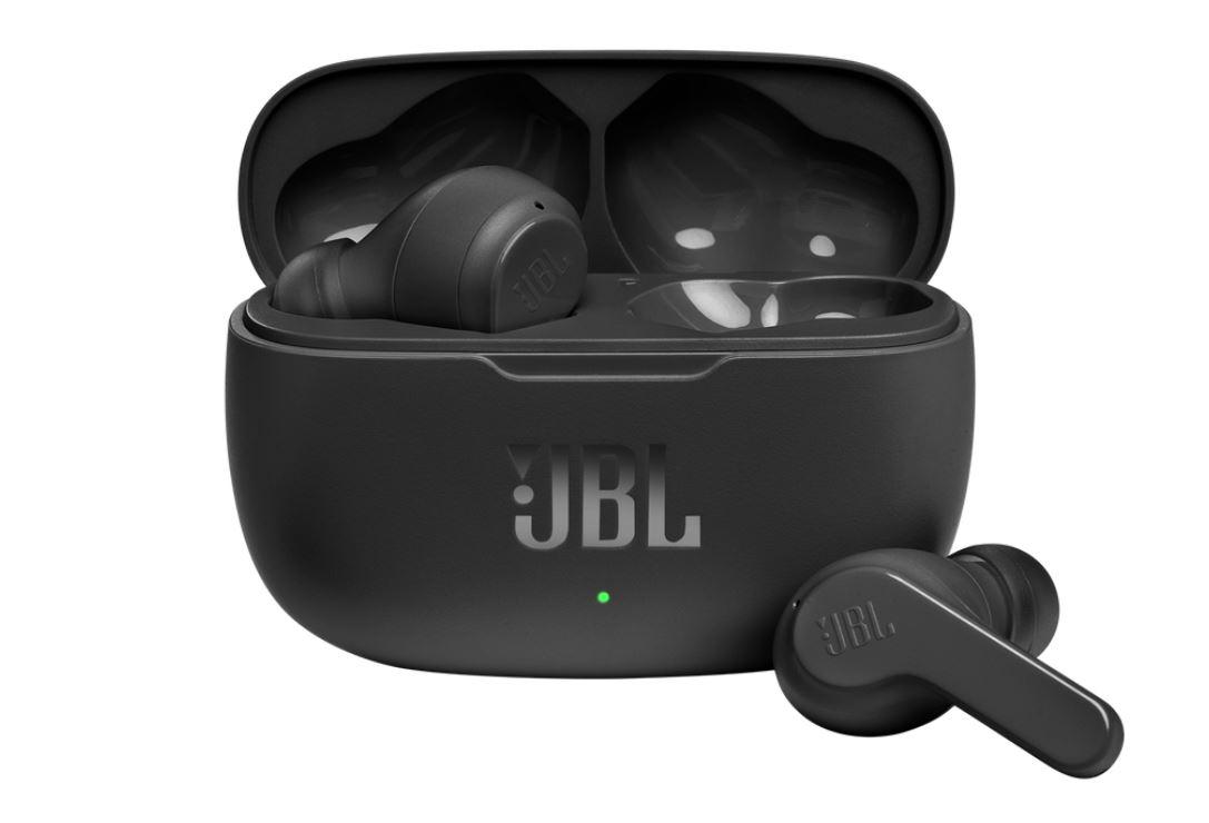 Bluetooth-Ohrhörer (Abbildung siehe Anlage),
- aus zwei Miniaturlautsprechern jeweils in einem Gehäuse mit Bluetooth-Funkmodul,
  Mikrofon, Akkumulator, Ladekontakten und berührungsempfindlichem Bedienelement
  (u. a. für Rufannahme und -beendigung, nicht aber für die Wiederwahl der letzten
  Nummer),
- zum Umwandeln elektrischer Tonfrequenzsignale in Schallwellen und zum Umwandeln
  von Schallwellen in elektrische Tonfrequenzsignale - kennzeichnende Haupttätigkeit -
  sowie zum Senden und Empfangen von Signalen im Bluetooth-Standard,
- zusammen mit Beipack (Ladegerät in Form einer Aufbewahrungsbox, Ohrpassstücke,
  USB-C-Ladekabel sowie Bedienungsanleitung) in einer gemeinsamen Verkaufsum-
  schließung.
Die Bluetooth-Ohrhörer bestimmen den Charakter des Ganzen.

"Ohrhörer mit Mikrofon kombiniert (Kombination aus Kopfhörer mit Mikrofon - kennzeichnende
 Haupttätigkeit - und Apparat für die Kommunikation in einem drahtlosen Netzwerk), in Waren-
 zusammenstellung in Aufmachung für den Einzelverkauf mit nicht charakterbestimmendem
 Beipack"