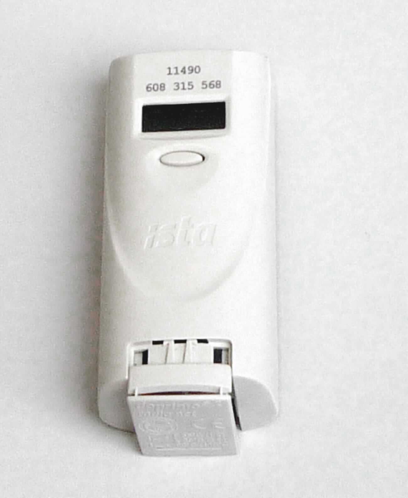 Elektronischer Funk-Heizkostenverteiler, in Form einer unvollständigen Ware, im Wesentlichen bestehend aus einen Kunststoffgehäuse (ca. 92 x 40 x 29 mm) ohne Rück- und Montageplatte (deshalb unvollständig) mit einer LCD-Anzeige, einer Lithiumbatterie, je nach Ausführung mit einem oder zwei Temperaturfühlern, einem Drucktastknopf sowie einer mit aktiven und passiven Bauteilen bestückten Platine (siehe beispielhafte Abbildung in der Anlage).
Das Gerät dient der verbrauchsabhängigen Berechnung von Heizkosten. Dazu wird die Differenz von Heizungs- und Raumtemperatur bestimmt und als Maßstab für die Ermittlung der Wärmeabgabe des Heizkörpers verwendet.
Anschließend werden die entsprechenden Verbrauchseinheiten auf dem LCD angezeigt.
Die Ware wird als "elektronisches Gerät zum Messen oder Überwachen von veränderlichen Größen von Flüssigkeiten oder Gasen (Wärmemengenzähler), ausgenommen Instrumente, Apparate und Geräte der Position 9014, 9015, 9028 oder 9032, anderes als Unterposition (KN) 9026 1021 bis 9026 2080" eingereiht.