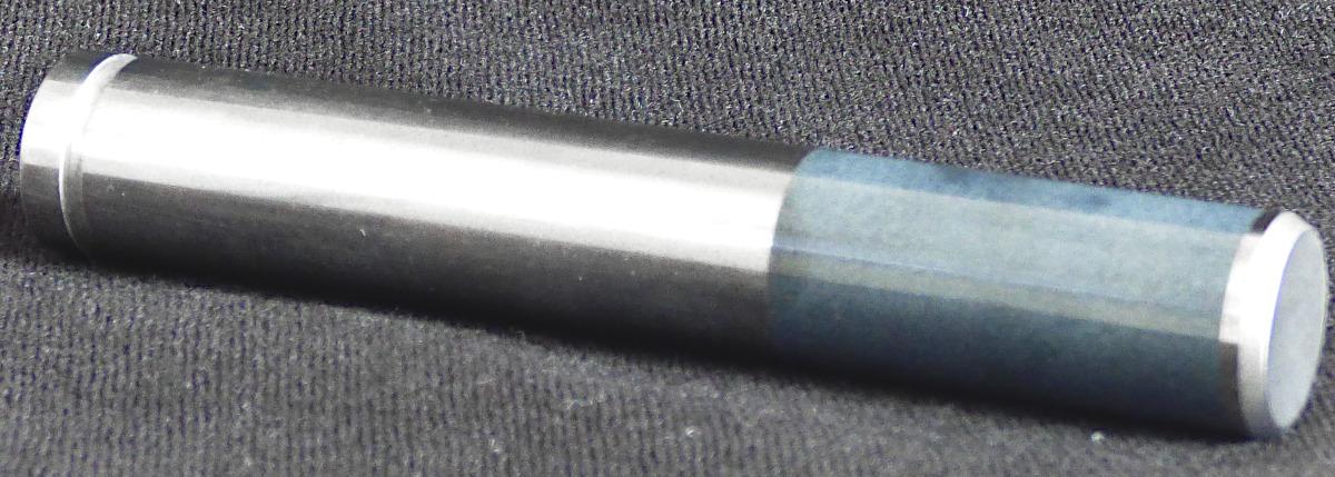 Plunger 40455-A/40455-D (Abbildung siehe Anlage)
- aus einem spezifisch nach technischer Zeichnung gefertigten, abgestuften, zylinderförmigen
  Erzeugnis aus Stahl mit einer geringfügigen Keramikbeschichtung, mit einer Länge von
  112 mm und einem maximalen Durchmesser von ca. 18,19 mm,
- erkennbar zum Einbau in die Flüssigkeitpumpe (Plunger-Pumpe) eines Hochdruckreinigers
  bestimmt.

"Teile von Pumpen, keine Ware der TARIC-Codes 8413 9100 10 bis 8413 9100 50"
