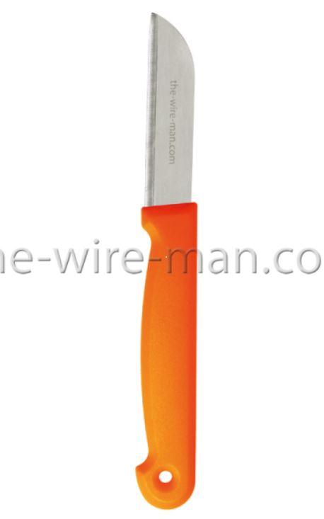 "Floristenmesser"

- Messer mit schneidender, feststehender Klinge aus Stahl

- mit geradem Klingenschliff und Griff aus Kunststoff mit
  ausgeformter Aufhängeöse

- Klingenlänge 88 mm

- zum Kürzen von Blumenstielen und -stengeln in der Floristik

- zu zehnt in einem Pappkarton mit Aufhängeöse verpackt

(Antragstellerangaben)

Abbildung siehe Anlage.

Derartige Erzeugnisse gehören als "Messer mit schneidender,
feststehender Klinge aus unedlem Metall, keine Tischmesser"
zum TARIC-Code 8211 9200 00.