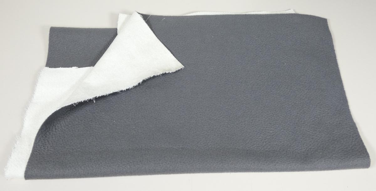 Textillaminat, Foto siehe Anlage,
- als Meterware, mit einer Breite von mehr als 30 cm,
-- aus zwei mit ihrer ganzen Fläche aufeinanderliegenden und so miteinander durch Kleben
   verbundenen Lagen: 
--- mit einer Oberlage (Schauseite): 
---- aus einem Samtgewebe (Kettsamt),
---- aufgeschnitten,
---- mit einem Flor aus synthetischen Chemiefasern,
--- mit einer Unterlage: 
---- aus einem einfarbigen, geprägten Nadelfilz,
---- aus synthetischen Chemiefasern, 
- das die Schauseite bildende Samtgewebe verleiht der Ware insbesondere im Hinblick auf die
  Verwendung ihren wesentlichen Charakter.

"Samt, gewebt, keine Ware der Position 5802 oder 5806, aus Chemiefasern, Kettsamt"