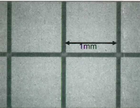 Leuchtstoffplättchen, sog. "Phosphor in Glas" (Abbildung s. Anlage)
- aus einem spezifisch geformten, ca. 1 x 1 x 0,2 mm großen Plättchen aus in Glas eingebetteten 
  Phosphoren (Leuchtstoffpartikeln),
- aufgebracht auf eine Klebefolie für den Transport,
- erkennbar ausschließlich zum Aufkleben auf Leuchtdioden für die Konversion von blauem zu weißem Licht.

"Teil, erkennbar ausschließlich für Leuchtdioden bestimmt."
