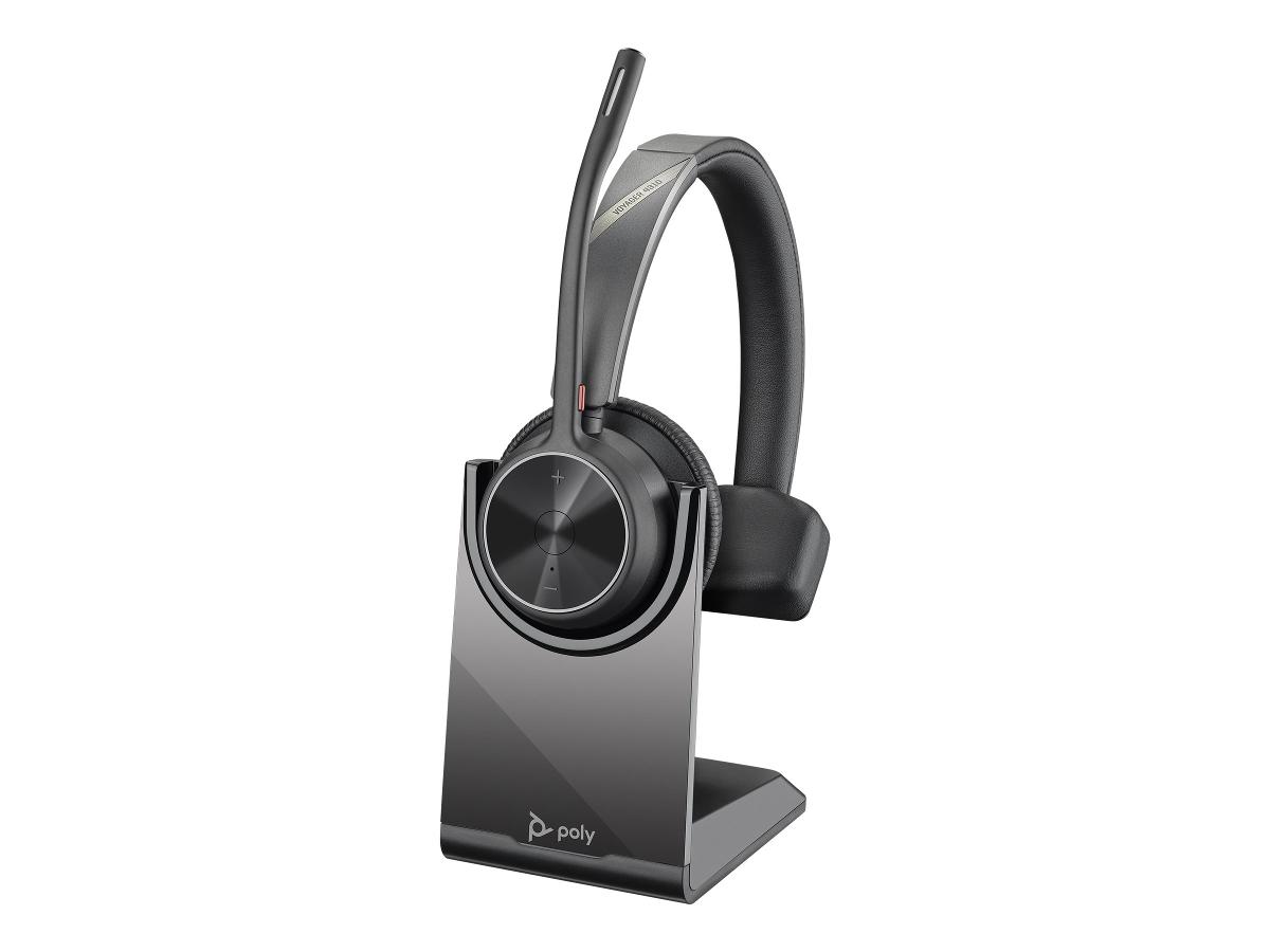 Bluetooth-Kopfhörer (Abbildung siehe Anlage),
- aus zwei Miniaturlautsprechern mit Ohrpolstern, über einen gemeinsamen Kopfbügel
  verbunden, mit integriertem Bluetooth-Funksende-/empfangsmodul, Akkumulator,
  USB-Ladeanschluss, Mikrofon, LED-Statusanzeige und Bedienelementen (für die
  Musiksteuerung, Stummschaltung, Lautstärkeregelung, Rufannahme und -beendigung, 
  Wahlwiederholung und Aktivierung eines Sprachassistenten),
- zum Senden und Empfangen von Signalen im Bluetooth-Standard und zum Konvertieren
  von Audiosignalen in Verbindung mit Mobiltelefonen z.B. für das drahtlose Telefonieren im
  Freisprechbetrieb,
- zusammen mit Beipack (USB-Kabel, Bluetooth/USB-Adapter, Tragetasche und Ladestation)
  in einer gemeinsamen Verkaufsumschließung.
Der Bluetooth-Kopfhörer bestimmt den Charakter der Warenzusammenstellung.

"Apparat für die Kommunikation in einem drahtlosen Netzwerk, keine Basisstation,
 Gerät zum Empfangen, Konvertieren und Senden von Tönen, Bildern oder anderen Daten,
 in Warenzusammenstellung in Aufmachung für den Einzelverkauf mit nicht charakter-
 bestimmendem Beipack"