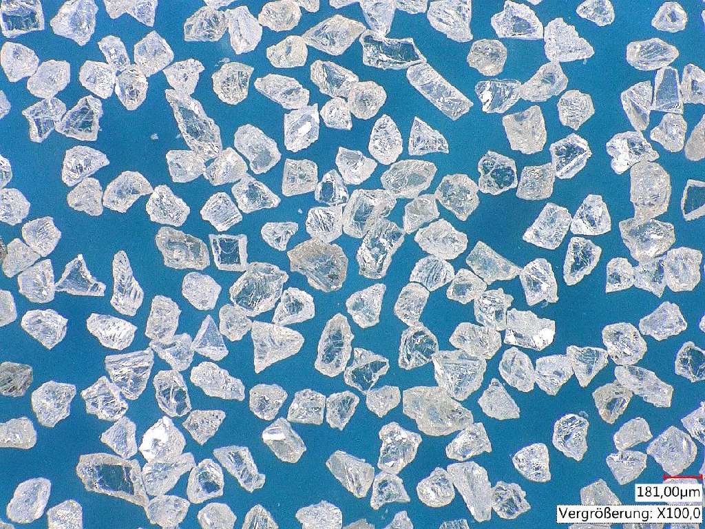 Soganannte natürliche Industriediamanten:

Es handelt sich um natürliche Industriediamanten in verschiedenen Formen und mit einer Korngröße von mehr als 1 mm. Die lediglich gespaltenen und ggf. rau geschliffenen Erzeugnisse sind zur Herstellung von Werkzeugen bestimmt und in einer Kunststofftüte verpackt.
-Antragstellerangaben-
Abbildung siehe Anlage.

Derartige Erzeugnisse gehören als "Diamanten, auch bearbeitet, jedoch weder montiert noch gefasst, Industriediamanten, nur gespalten oder rau geschliffen" zum TARIC-Code 7102 2100 00