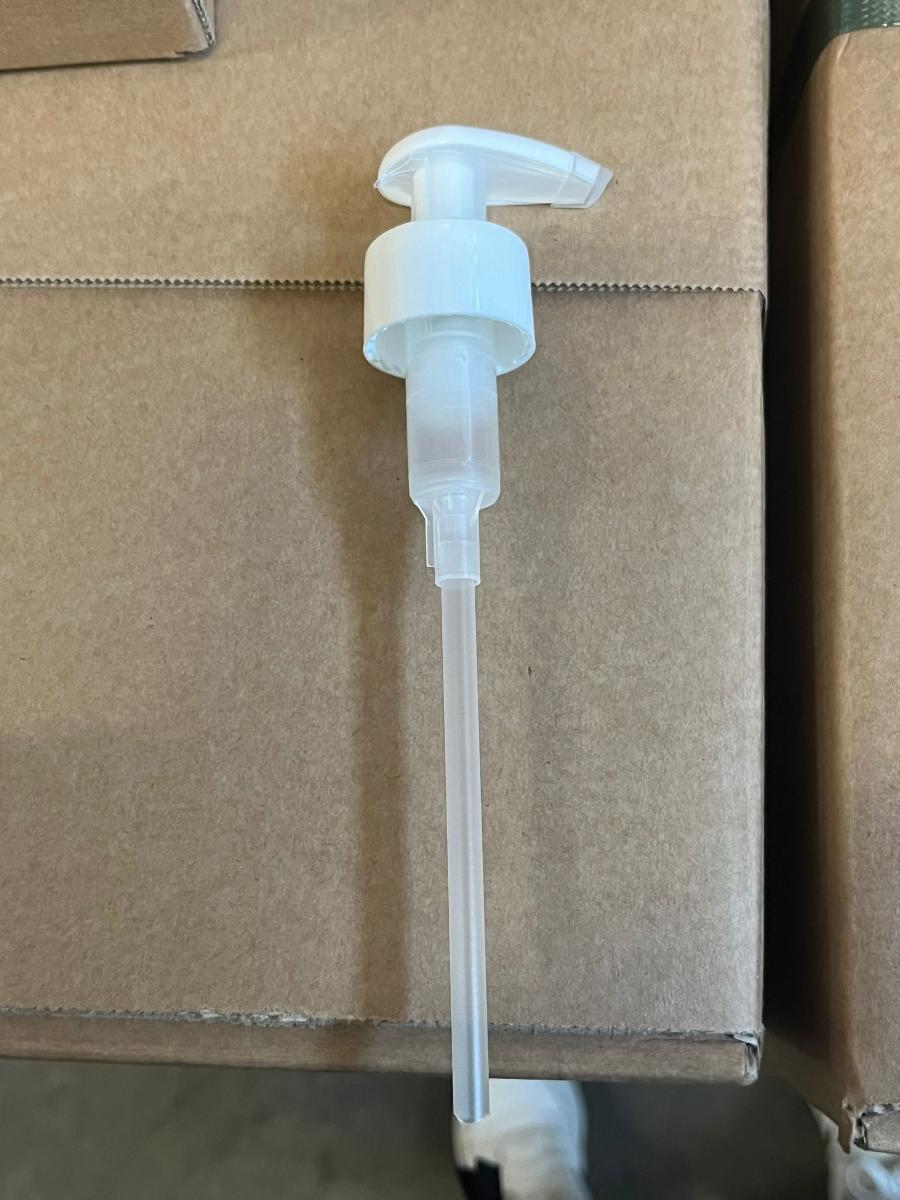 Sog. Pumpaufsatz (Abbildung siehe Anlage)
- in Form einer als Behälteraufsatz konzipierten Flüssigkeitspumpe mit federbetätigtem
  Kolbenmechanismus, Ausgabetülle, Schraubfassung, Ansaugrohr und Pumpenkopf,
  aus Kunststoff,
- zum Aufschrauben auf eine Flasche, zur mengendosierten Ausgabe von Flüssigkeiten
  (Kosmetika).

"Flüssigkeitspumpe, Handpumpe"