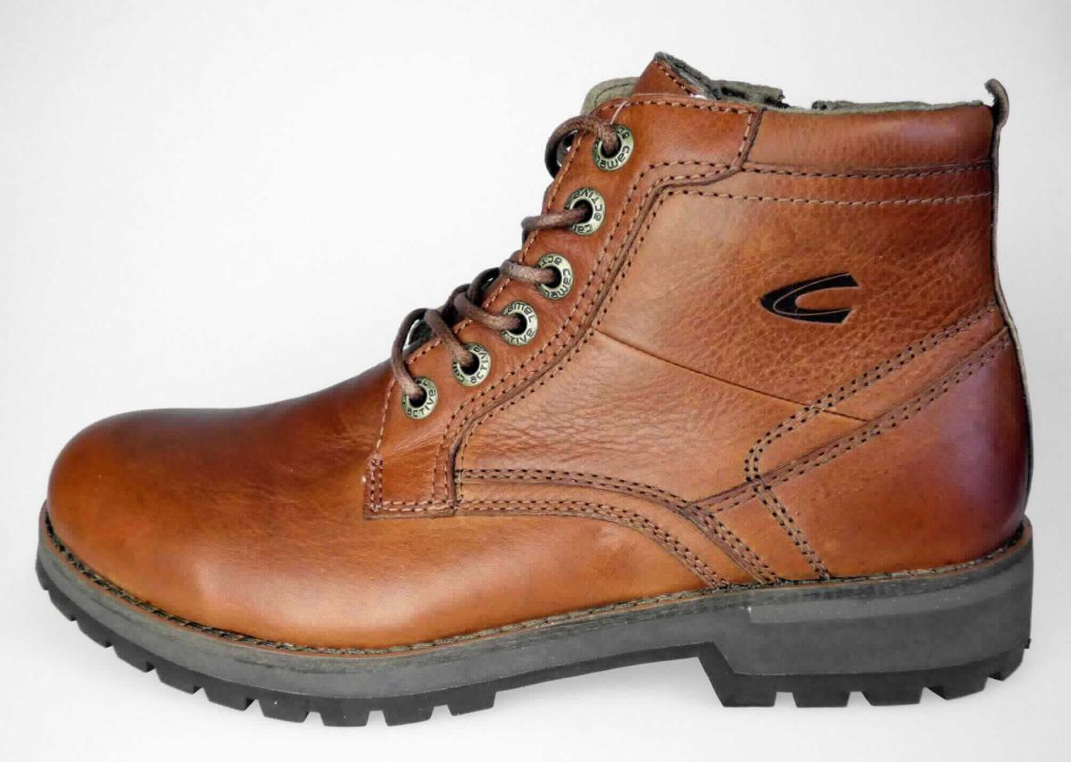 Stiefel (Größe 7,5, Foto siehe Anlage)
- mit Laufsohlen aus Kunststoff/Kautschuk; ohne Hauptsohle aus Holz,
- mit Oberteil aus Leder,
- mit einem Stück aus Leder verstärkt,
- gefüttert,
- vorn mit Schnürsenkelverschluss und seitlich mit Reißverschluss,
- ohne Metallschutz in der Vorderkappe,
- den Knöchel, jedoch nicht die Wade bedeckend,
- mit einer Länge der Innensohle von ca. 28,1 cm,
- als Männerschuh erkennbar.

"Schuhe mit Laufsohlen aus Kunststoff/Kautschuk und Oberteil aus Leder, andere als in den Unterpositionen
 6403 1200 bis 6403 9105 genannte, den Knöchel, jedoch nicht die Wade bedeckend, mit einer Länge der
 Innensohle von mehr als 24 cm, für Männer"