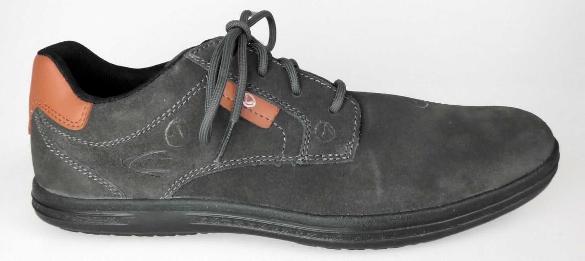 Halbschuhe (Größe 41, Foto siehe Anlage) 
- mit Laufsohlen aus (lt. Antrag) Kautschuk; ohne Hauptsohle aus Holz,
- mit Oberteil (geschlossenes Blatt) aus Leder,
- mit Verstärkungsteilen aus Kunststoff (Spinnstoff mit einer mit bloßem Auge wahrnehmbaren Außenschicht 
  aus Kunststoff),
- mit Schnürsenkelverschluss,
- ohne Metallschutz in der Vorderkappe,
- nicht den Knöchel bedeckend,
- mit einer Länge der Innensohle von ca. 27,5 cm,
- nicht als Männer- oder Frauenschuhe erkennbar.

"Schuhe mit Laufsohlen aus Kautschuk und Oberteil aus Leder, andere als in den Unterpositionen 6403 1200 
 bis 6403 9991 genannte, nicht als Männer- oder Frauenschuhe erkennbar"