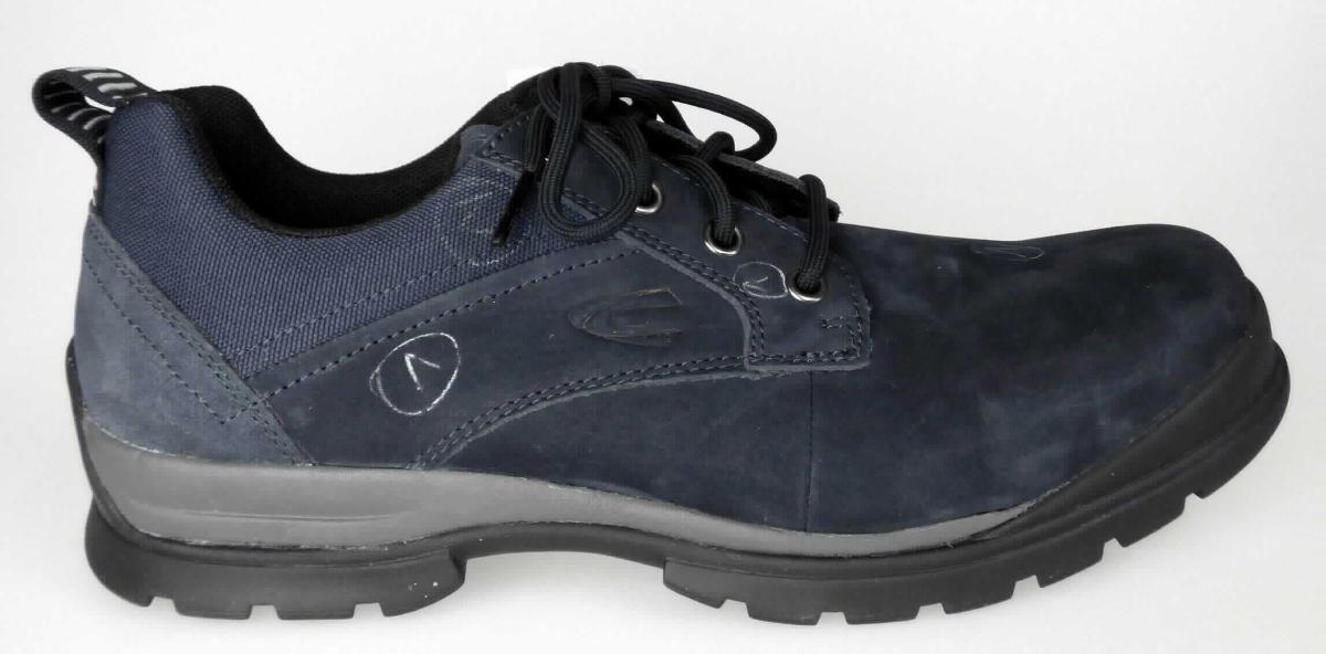 Halbschuhe (Größe 41, Foto siehe Anlage)
- mit Laufsohlen aus Kunststoff/Kautschuk; ohne Hauptsohle aus Holz,
- mit Oberteil (geschlossenes Blatt) aus Leder (den größten Teil der Außenfläche bildend) und Spinnstoff, 
- mit einem Zuschnitt aus Spinnstoff verstärkt,
- mit Schnürsenkelverschluss,
- ohne Metallschutz in der Vorderkappe,
- nicht den Knöchel bedeckend, 
- mit einer Länge der Innensohle von ca. 27,3 cm,
- als Männerschuh erkennbar.

"Schuhe mit Laufsohlen aus Kunststoff/Kautschuk und Oberteil aus Leder, andere als in den Unterpositionen
 6403 1200 bis 6403 9991 genannte, für Männer"