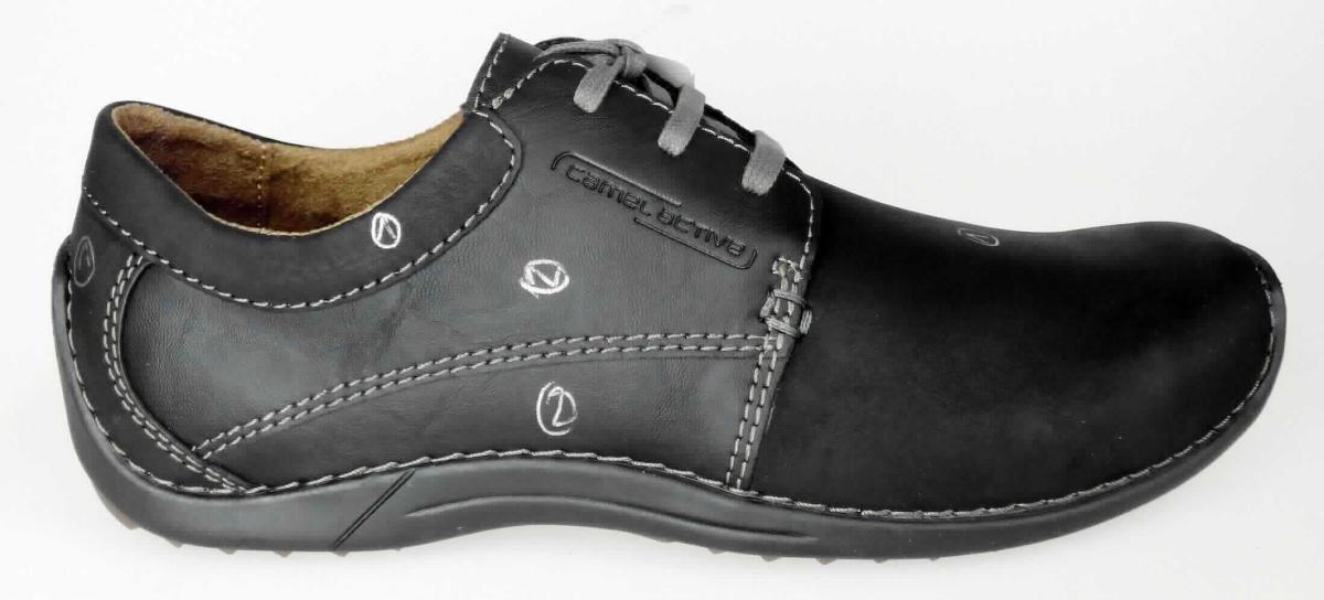 Halbschuhe (Größe 7,5, Foto siehe Anlage)
- mit Laufsohlen aus Kunststoff/Kautschuk; ohne Hauptsohle aus Holz,
- mit Oberteil (geschlossenes Blatt) aus Leder (den größten Teil der Außenfläche bildend) und
  Kunststoff (Spinnstoff mit einer mit bloßem Auge wahrnehmbaren Außenschicht aus Kunststoff),
- mit Schnürsenkelverschluss,
- ohne Metallschutz in der Vorderkappe,
- nicht den Knöchel bedeckend, 
- mit einer Länge der Innensohle von ca. 27 cm,
- als Männerschuh erkennbar.

"Schuhe mit Laufsohlen aus Kunststoff/Kautschuk und Oberteil aus Leder, andere als in den Unterpositionen 
 6403 1200 bis 6403 9991 genannte, für Männer"