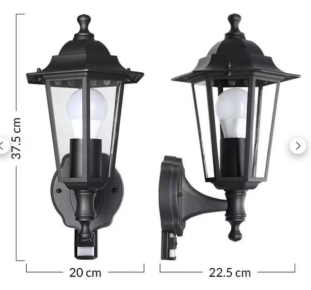 Bei der sog. Wandleuchte Krysante handelt es sich um einen ca. 375 x 200 x 225 mm (H x B x T) großen zur Wandmontage bestimmten elektrischen Beleuchtungskörper aus Aluminium-Druckguss in Form einer klassischen Straßenlaterne für den Innen- und  Außenbereich, im Wesentlichen bestehend aus dem sechseckigen Gehäuse mit Scheiben aus Glas, einem kuppelförmigen Dach sowie einer Wandhalterung. Die Leuchte ist mit einem Bewegungssensor ausgestattet.

Der stoffliche Charakter der Ware wird aufgrund des äußeren Erscheinungsbildes durch das Metall und das Glas gleichermaßen bestimmt. Aufgrund der Form und der Stabilitätsgebung bestimmt das Metall den wesentlichen Charakter der Ware.

Die Lampenfassung ist für verschiedene Leuchtmittel mit E27-Sockel geeignet.
Es liegen keine Hinweise auf Handfertigung vor.

Die Ware ist als "elektrische Leuchte, anderweit weder genannt noch inbegriffen, Wandleuchte, ausgenommen solche von der für öffentliche Plätze oder Verkehrswege verwendeten Art, nicht ausschließlich zur Verwendung mit Leuchtdioden-Lichtquellen bestimmt, aus Metall, nicht handgearbeitet, nicht für zivile Luftfahrzeuge" einzureihen.