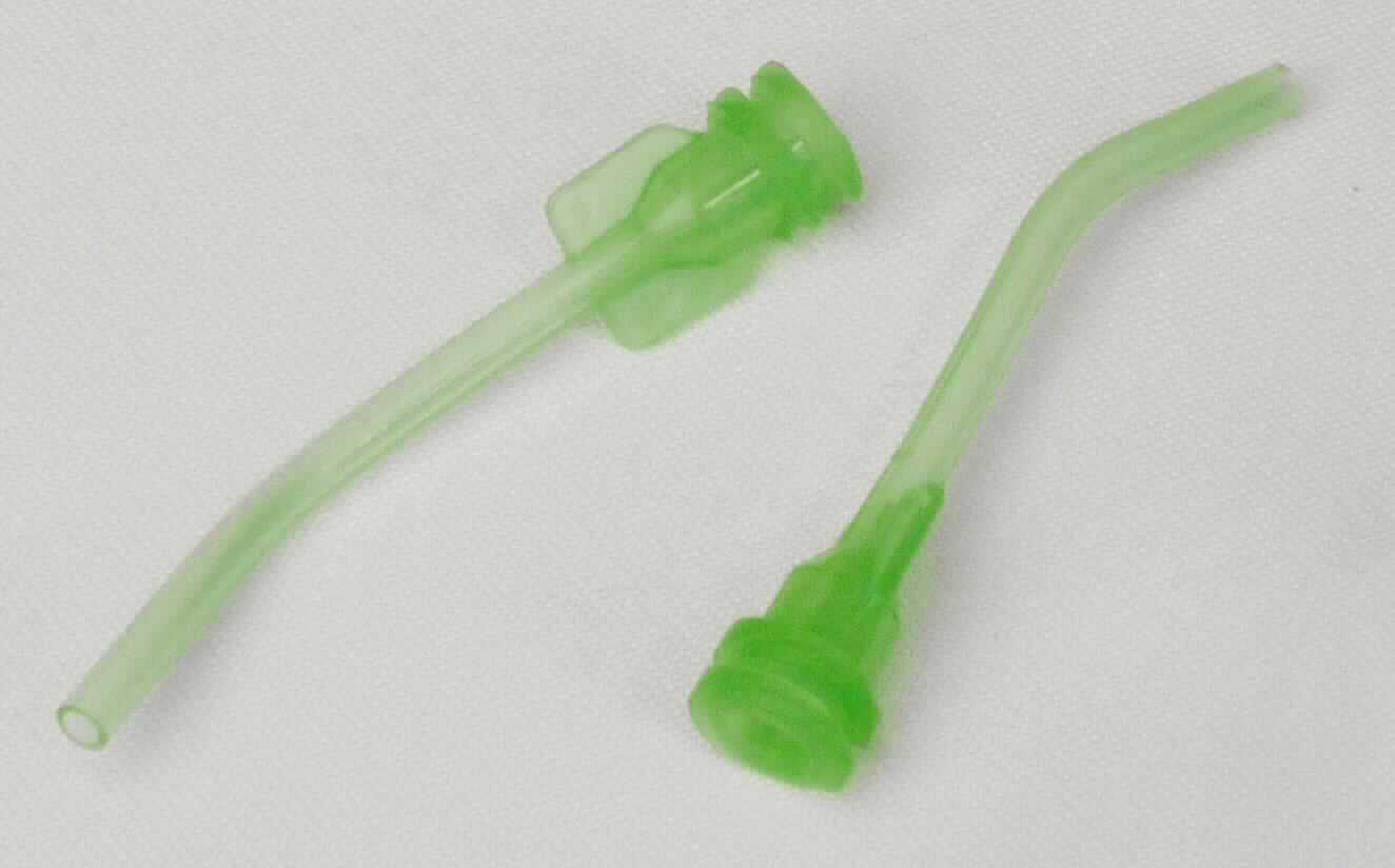 Absaugkanüle, sog. SST - Surgical Suction Tip, Art.-Nr. 1248, zu 20 Stück in einer klarsichtigen Kunststofftüte verpackt, Gesamtlänge einer Absaugkanüle ca. 45 mm, im Wesentlichen bestehend aus einem grünen Erzeugnis aus Kunststoff mit einem Luer-Lock-Ansatzstück mit Griffplättchen sowie einer ca. 32 mm langen, röhrchenförmigen, abgewinkelten, hohlen Kunststoffkanüle.
Äußere Form: siehe Abbildung in der Anlage.
Die Kanülen werden vom Zahnarzt verwendet und dienen dem kontrollierten Absaugen bei parodontalen oder endodontischen Operationen. Sie werden an einem sog. Ultradent Luer Vacuum Adapter angebracht (nicht Gegenstand dieser vZTA-Entscheidung), welcher wiederum an einen Speichelabsaugschlauch oder einen Nebelabsaugschlauch eines zahnärztlichen Absauggerätes zur Gewährleistung eines trockenen Behandlungsfeldes angeschlossen wird. 

Die Ware wird als "medizinisches Instrument in Form einer Kanüle" eingereiht