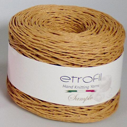 Papiergarne, Foto siehe Anlage,
- im Knäuel, mit einer bedruckten Pappbanderole umhüllt,
- als Meterware, mit einer Länge von laut Antrag 150 m,
- gezwirnt (2-fach),
- aus zwei in der Längsachse gedrehten Papierstreifen,
- mit mehr als 10 Drehungen je laufenden Meter,
- ohne Metalldrahtverstärkung, damit kein Bindfaden.

"Papiergarn"