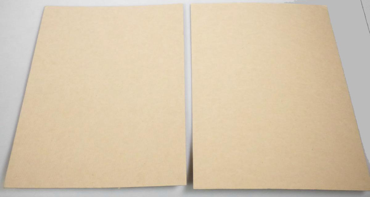 Es handelt sich nach den Angaben der Antragstellerin um Halbstoff aus Bambusfasern in Gestalt einer beigefarbenen Platte (Größe etwa 20,9 x 28,9 x 0,2 cm), die an Pappe erinnert. Das Erzeugnis wird hergestellt, in dem die Bambuspflanze eingeweicht und zerkleinert und die Fasern anschließend extrahiert werden. Diese werden dann entweder in Flocken gehäckselt oder in Bahnen getrocknet.

Abbildung siehe Anlage.

Derartige Waren gehören als "Halbstoffe aus anderen cellulosehaltigen Faserstoffen, aus Bambus" zum TARIC-Code 4706 30 00 00.