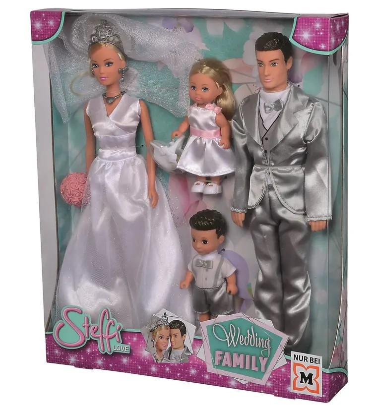 Spielzeug in Form einer Warenzusammenstellung bestehend aus:
- vier Puppen 
-- die Nachbildungen von Menschen darstellend (hier als Familie vorliegend, bestehend aus 
    Mann und Frau sowie zwei Kindern (Mädchen und Junge), 
-- die Erwachsenen sind als Hochzeitspaar gestaltet, 
-- mit einer Größe von ca. 30 cm (bei Frau und Mann) und jeweils ca. 12 cm bei den beiden
    Kindern, 
-- mit beweglichen Köpfen, Armen und Beinen; die beiden weiblichen Puppen haben lange,
    blonde Haare aus Spinnstoffen,
-- die Braut ist mit einem langen, weißen Kleid mit weit ausgestelltem Rock und Schleier
    aus Spinnstoffen sowie Sandaletten, einem Diadem, einem Paar Ohrringe und einer
    Tiara aus farbigem Kunststoff bekleidet,
-- der Bräutigam ist mit einem silberfarbenen Anzug, weißem Hemd und Fliege aus 
    Spinnstoffen sowie Schuhen aus schwarzem Kunststoff bekleidet,
-- das Mädchen ist mit einem weißen Kleid mit weitem Rock mit rosafarbenen Schleifen 
    aus Spinnstoff sowie Schuhen aus weißem Kunststoff bekleidet,
-- der Junge ist mit einer silberfarbenen bis über die Knie reichenden Hose, einem weißen 
    Hemd und einer Fliege aus Spinnstoffen und Schuhen aus weißem Kunststoff bekleidet,
- Zubehör für die Puppen,
-- in Form der Nachbildung eines Brautstraußes aus Kunststoff, der mit rosafarbenen "Blumen" 
   und einer Schlaufe versehen ist, die passend für die Hand der Braut ist,
-- in Form eines Körbchens aus Kunststoff mit kleinen, farbigen Blüten aus Kunststoff als 
    Inhalt, der mit einem Henkel passend für den Arm bzw. die Hand des "Blumenmädchens"
   ausgestattet ist,
- dient der spielerischen Unterhaltung von Personen,
gemeinsam in einem bedruckten Pappkarton mit Sichtfenster für den Einzelverkauf verpackt.

Auf Grund der Bedeutung in Bezug auf die Verwendung bestimmen die Puppen den Charakter 
der Warenzusammenstellung.

Zolltarifrechtlich liegen "Puppen, die Nachbildung von Menschen darstellend, keine hand-
gearbeiteten dekorativen Puppen in für das Ursprungsland charakteristischer Volkstracht" vor.