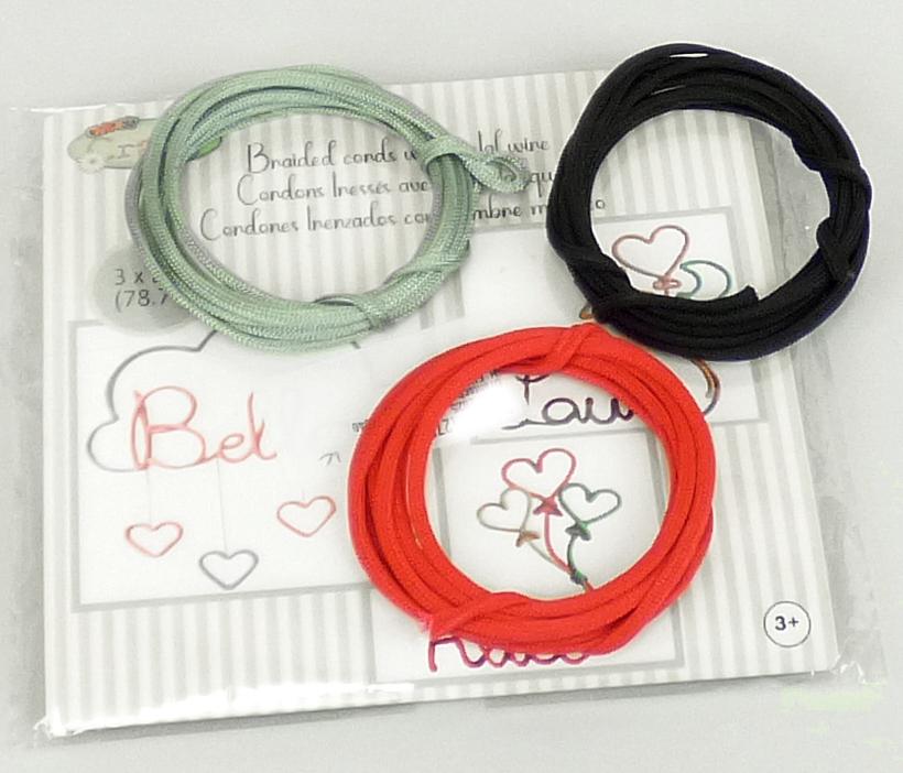 Draht aus Stahl

Bei der Ware handelt es sich um Draht aus verzinktem, nicht legiertem Stahl mit einem Kohlenstoffgehalt von weniger als 0,25 %, der mit einem bunten geflochtenen Polyesterband überzogen ist. Die Drähte sind zu je drei Stück in unterschiedlichen Farben mit eine Länge von je 2 m in einem Folienbeutel verpackt und für den Einzelverkauf aufgemacht.
Die Ware wird zum Basteln verwendet.

Abbildung siehe Anlage.

Die Ware ist als Draht aus Eisen oder nicht legiertem Stahl, anderer, mit einem Kohlenstoffgehalt von weniger als 0,25 GHT, in die Codenummer 7217 9020 00 0 des Zolltarifs einzureihen.