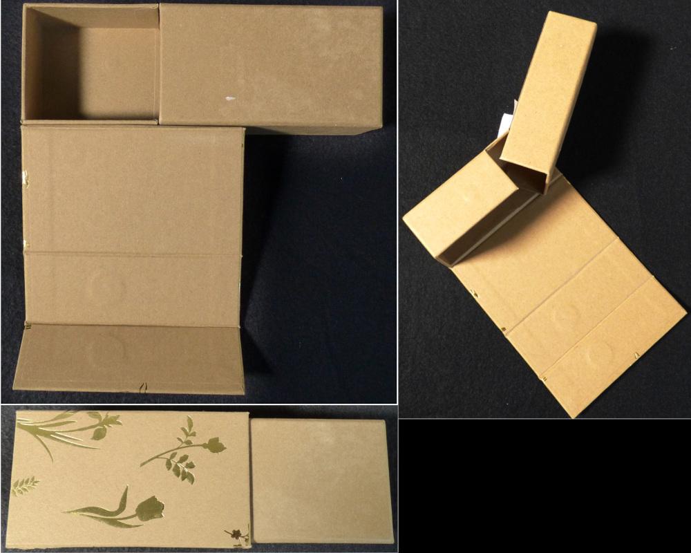 Es handelt sich um eine aus zwei Teilen zusammengeklebte Klappschachtel mit Überwurfdeckel aus mit Papier überzogener Pappe (Abmessungen: etwa 19,5 x 7 x 4 cm). Das Papier ist teilweise mit goldfarbenen Verzierungen nebensächlicher Art bedruckt. Klappdeckel und Boden sind mit einem Magnetverschluss ausgestattet. Der Boden ist mittig mit einer Nut versehen und kann umgeklappt werden, sodass die Schachtel sowohl als Verpackung als auch umgeklappt als oben offener Stifteköcher mit zwei Fächern (Abmessungen: etwa 12 x 8 x 7 cm) genutzt werden kann. Auf dem Boden sind zwei Aufkleber mit Faltanleitung und Preisetikett aufgeklebt.  

Abbildungen siehe Anlage.

Derartige Waren gehören als "Pappwaren von der in Büros, Geschäften und dergleichen verwendeten Art" zur Codenummer 4819 6000 00 0 des Zolltarifs.