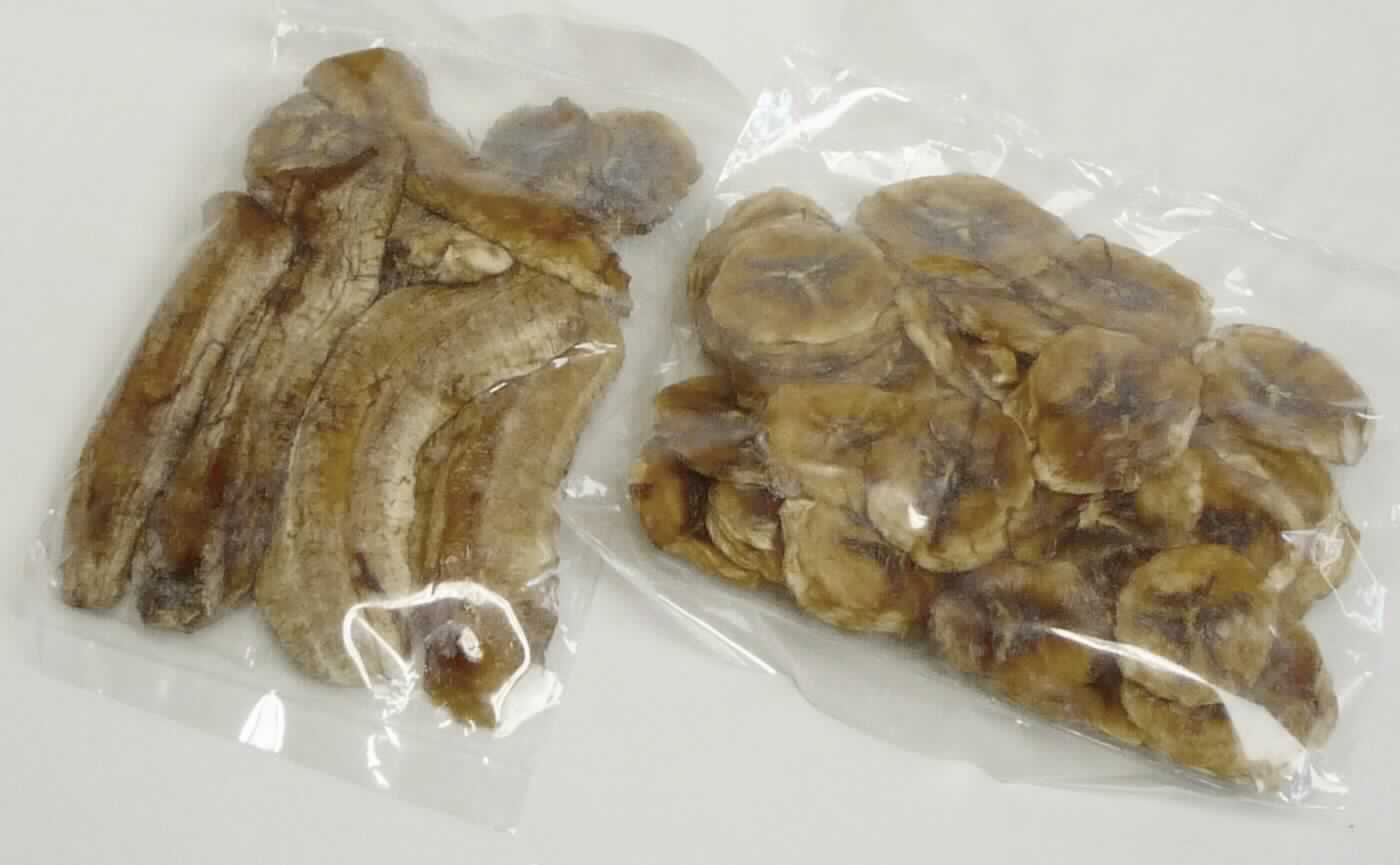 Getrocknete Bananen, Bananenscheiben und Bananenstreifen, naturbelassen

Antragsangaben:
Bananen, naturbelassen und ohne jegliche Zusätze, insbesondere Zucker oder Konservierungsstoffe. Die geschälten Früchte werden in einer Solartrocknungsanlage bei einer Temperatur von weniger als 50 °C getrocknet und in Form von Scheiben, Streifen oder ganzen Früchten eingeführt.

Beschaffenheit des vorgelegten Warenmusters:
Gelbbraun bis dunkelbraun gefärbte, bis zu 8 cm lange Streifen und bis zu 2 cm große Scheiben getrockneter Bananen; Konsistenz handelsüblicher Trockenfrüchte entsprechend; Geschmack nach Banane, natursüß.

Bananen, andere als Mehlbananen, getrocknet.