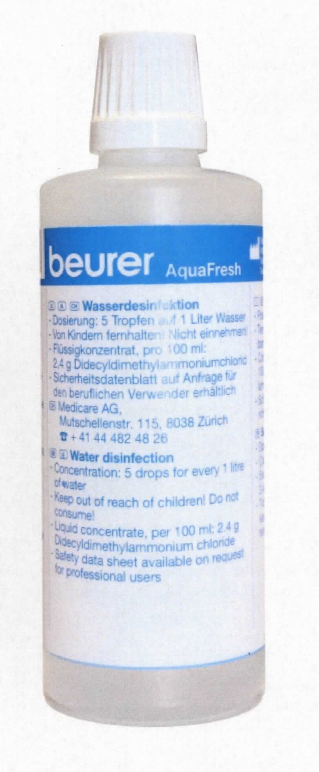 Angaben:
Wasserfrischkonzentrat "Aquafresh", Artikelnummer 162.955. Das Erzeugnis dient der Desinfektion von Wasser in sog. "Luftwäschern", wobei  5 Tropfen auf 1 l zu geben sind. Es soll gegen Bakterien, Algen und Pilze wirken und enthält laut Etikett Didecyldimethylammoniumchlorid als Wirkstoff.

Äußere Beschaffenheit:
Für den Einzelverkauf aufgemachte, bedruckte Kartonverpackung, in der sich eine etikettierte, mit einer farblosen, klaren, schäumenden Flüssigkeit gefüllte 200-ml-Flasche befindet. 

Befund:
Insektizide, Rodentizide, Fungizide, Herbizide, Keimhemmungsmittel und Pflanzenwuchsregulatoren, Desinfektionsmittel und ähnliche Erzeugnisse, in Formen oder Aufmachungen für den Einzelverkauf oder als Zubereitungen oder Waren (z. B. Schwefelbänder, Schwefelfäden, Schwefelkerzen und Fliegenfänger); andere; Desinfektionsmittel; auf der Grundlage von quartären Ammoniumsalzen.