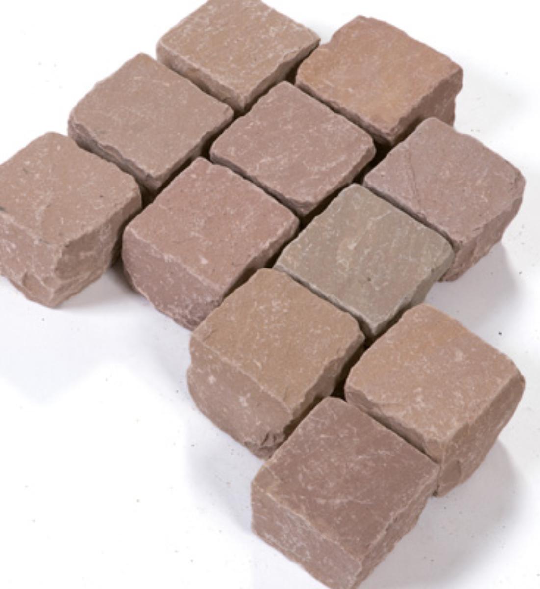 Angaben:
Pflastersteine MODAC; Bearbeitung: allseits gespalten; Material: Sandstein; Farbe: rötlich bunt.

Befund:
Pflastersteine, aus Naturstein.