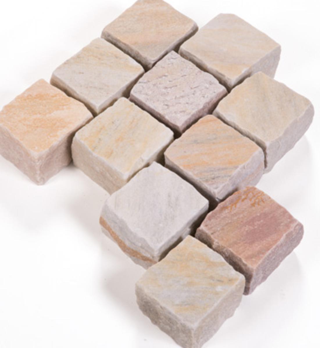 Angaben:
Pflastersteine RIO DORADO; Bearbeitung: Oberfläche spaltrau, Seiten gespalten; Material: Quarzit; Farbe: gelb-bunt.

Befund:
Pflastersteine, aus Naturstein.