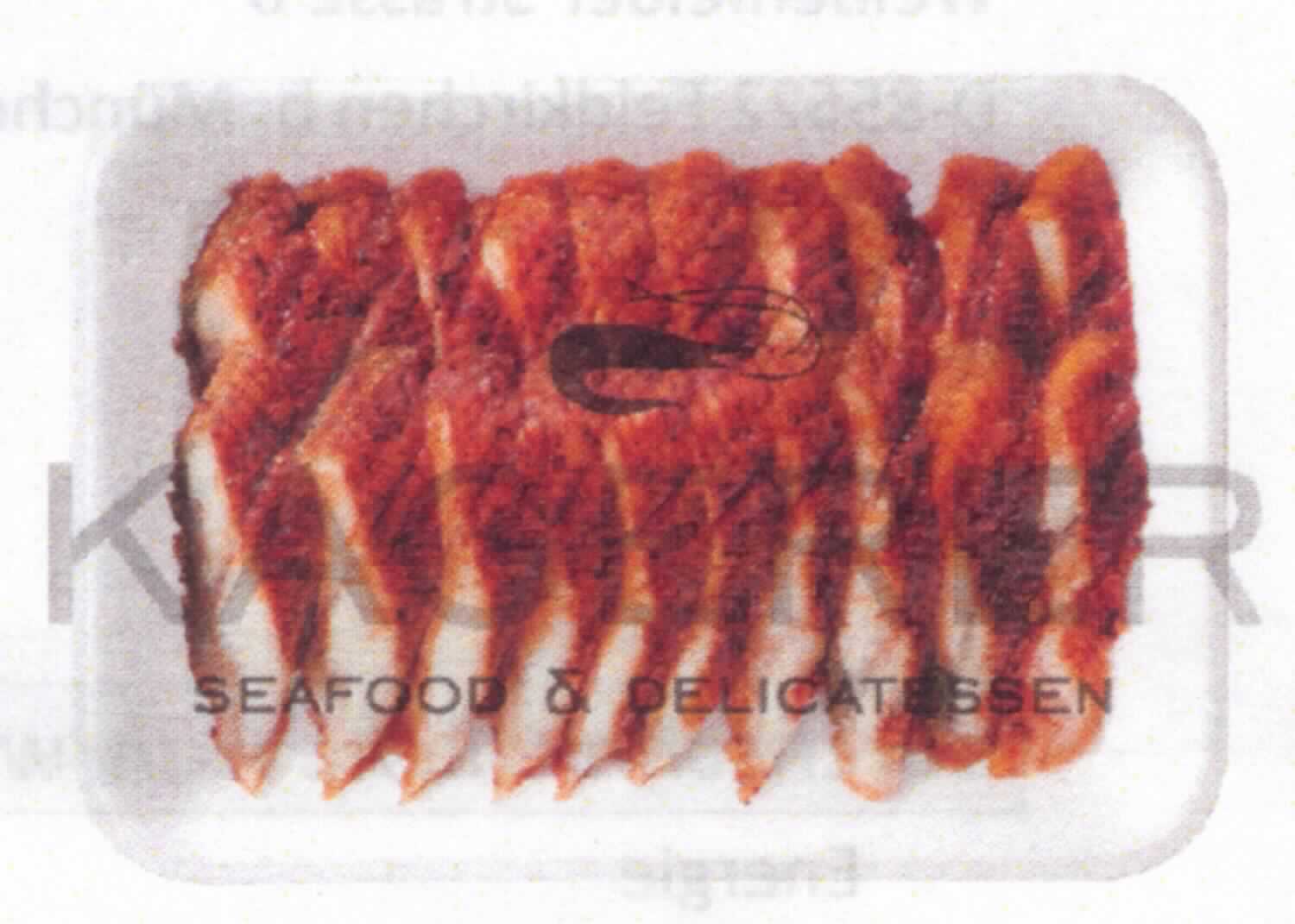 Nach den Angaben der Antragstellerin handelt es sich um marinierte, gegrillte, tiefgefrorene Fischfilets von Fischen der Art Anguilla rostrata (Aal). Die in kleine Scheiben geschnittenen Fischfilets werden zur Herstellung von Sushi  (als Topping) verwendet.
Jeweils 20 Fischfiletstückchen sind auf einem Tray (Inhalt ca. 160 g) aufgemacht.
Zutaten: Aal (85 %), Marinade: (Sojasauce (Wasser, Sojabohnen, Weizen,  Alkohol, Salz), Zucker, Stärkesirup, Reisweintrub, Maisstärke, Aalextrakt,  Alkohol, Geschmacksverstärker, Farbstoff, Verdickungsmittel und Wasser).

Zolltarifrechtlich handelt es sich um "Zubereitete Fischfilets von Aalen der Art Anguilla rostrata, in Stücken, jedoch nicht fein zerkleinert".