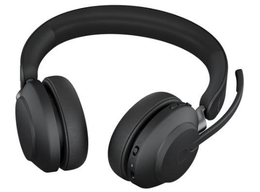 Bluetooth-Kopfhörer (Abbildung siehe Anlage),
- aus einem Kopfhörer mit zwei Miniaturlautsprechern und Ohrpolstern, über einen
  gemeinsamen Kopfbügel miteinander verbunden, mit Bluetooth-Funksende- und
  -empfangsmodul, Mikrofon, Akkumulator, USB-Ladeanschluss und Bedienelement
  (u. a. für Rufannahme und Beendigung nicht aber für die Wiederwahl der letzten Nummer),
- zum Umwandeln elektrischer Tonfrequenzsignale in Schallwellen und zum Umwandeln
  von Schallwellen in elektrische Tonfrequenzsignale - kennzeichnende Haupttätigkeit -
  sowie zum Senden und Empfangen von Signalen im Bluetooth-Standard,
- zusammen mit Beipack (USB-C auf USB-A-Kabel, Adapter, Warnhinweise, Garantie-
  erklärung und Etui) in einer gemeinsamen Verkaufsumschließung.
Der Kopfhörer mit Mikrofon bestimmt den Charakter des Ganzen.

"Kopfhörer mit Mikrofon kombiniert (Kombination aus Kopfhörer mit Mikrofon - kennzeichnende Haupttätigkeit - und Apparat für die Kommunikation in einem drahtlosen Netzwerk, in Warenzusammenstellung in Aufmachung für den Einzelverkauf mit nicht charakterbestimmendem Beipack)"