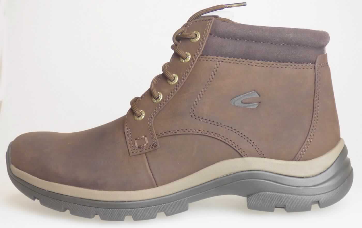 Stiefel (lt. Antrag: "Freizeitschuh für Herren", Größe 7,5, Foto siehe Anlage)
- mit Laufsohlen aus Kunststoff/Kautschuk; ohne Hauptsohle aus Holz,
- mit Oberteil aus Leder,
- mit Schnürsenkelverschluss,
- ohne Metallschutz in der Vorderkappe,
- den Knöchel, jedoch nicht die Wade bedeckend,
- mit einer Länge der Innensohle von ca. 27,6 cm,
- für Männer (u. a. weiter Schnitt).

"Schuhe mit Laufsohlen aus Kunststoff/Kautschuk und Oberteil aus Leder, andere als in den Unterpositionen
 6403 1200 bis 6403 9105 genannte, den Knöchel, jedoch nicht die Wade bedeckend, mit einer Länge der
 Innensohle von mehr als 24 cm, für Männer"