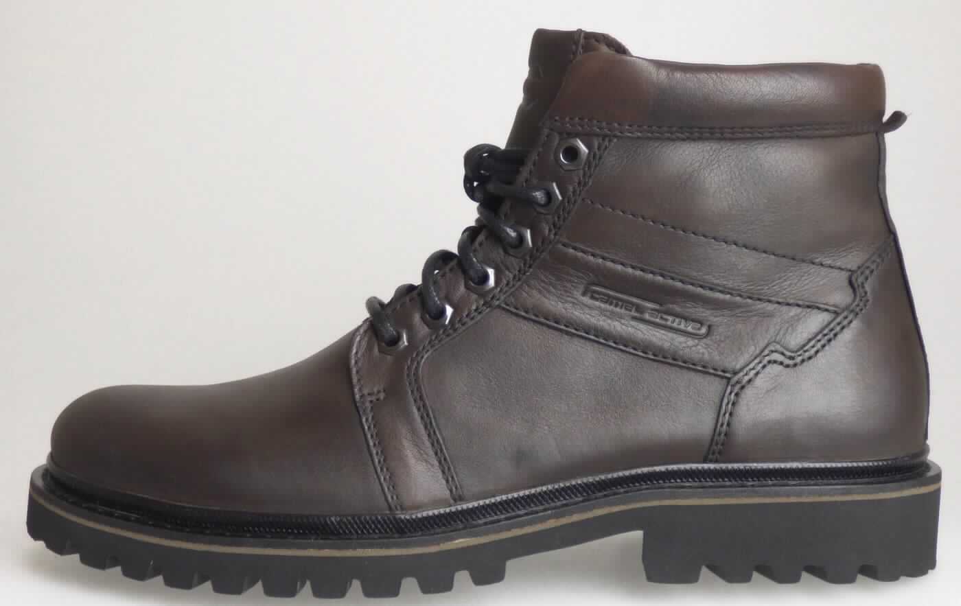 Stiefel (lt. Antrag: "Freizeitschuh für Herren", Größe 7,5, Foto siehe Anlage)
- mit Laufsohlen aus Kunststoff/Kautschuk; ohne Hauptsohle aus Holz,
- mit Oberteil aus Leder,
- mit einem Stück aus Leder verstärkt,
- mit Schnürsenkelverschluss,
- ohne Metallschutz in der Vorderkappe,
- den Knöchel, jedoch nicht die Wade bedeckend,
- mit einer Länge der Innensohle von ca. 27,6 cm,
- für Männer (u. a. weiter Schnitt).

"Schuhe mit Laufsohlen aus Kunststoff/Kautschuk und Oberteil aus Leder, andere als in den Unterpositionen
 6403 1200 bis 6403 9105 genannte, den Knöchel, jedoch nicht die Wade bedeckend, mit einer Länge der
 Innensohle von mehr als 24 cm, für Männer"