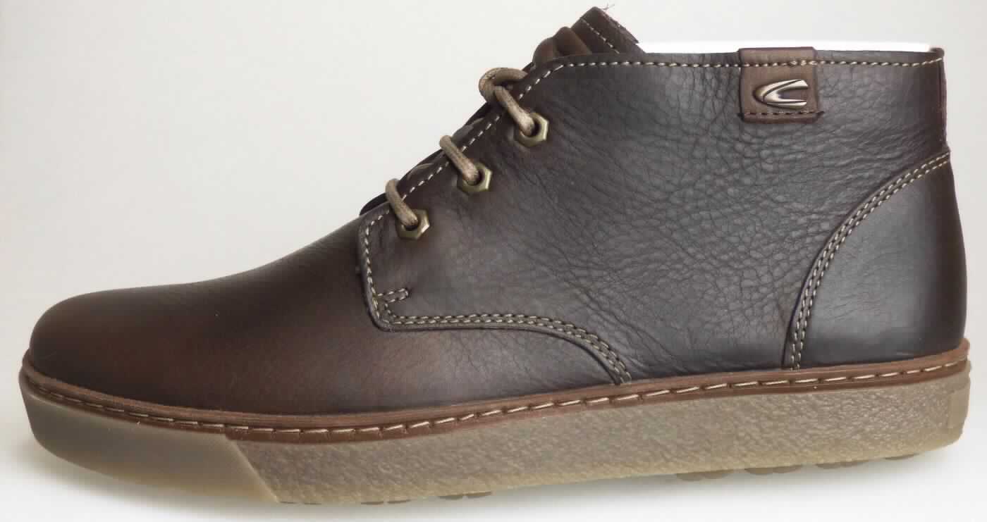 Stiefel (lt. Antrag: "Freizeitschuh für Herren", Größe 7,5, Foto siehe Anlage)
- mit Laufsohlen aus Kunststoff/Kautschuk; ohne Hauptsohle aus Holz,
- mit Oberteil aus Leder,
- mit einem Stück aus Leder verstärkt,
- mit Schnürsenkelverschluss,
- ohne Metallschutz in der Vorderkappe,
- den Knöchel, jedoch nicht die Wade bedeckend,
- mit einer Länge der Innensohle von ca. 28,3 cm,
- für Männer (u. a. weiter Schnitt; somit keine Ware der Unterposition 6304 9113).

"Schuhe mit Laufsohlen aus Kunststoff/Kautschuk und Oberteil aus Leder, andere als in den Unterpositionen
 6403 1200 bis 6403 9105 genannte, den Knöchel, jedoch nicht die Wade bedeckend, mit einer Länge der 
 Innensohle von mehr als 24 cm, für Männer"