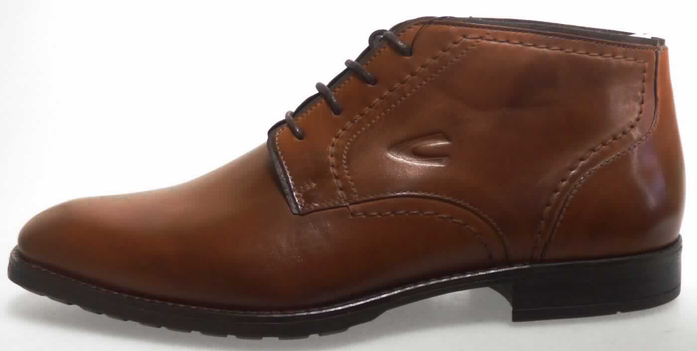 Stiefel (lt. Antrag: "Freizeitschuh für Herren", Größe 7,5, Foto siehe Anlage)
- mit Laufsohlen aus Kunststoff/Kautschuk; ohne Hauptsohle aus Holz,
- mit Oberteil aus Leder,
- mit Schnürsenkelverschluss,
- ohne Metallschutz in der Vorderkappe,
- den Knöchel, jedoch nicht die Wade bedeckend,
- mit einer Länge der Innensohle von ca. 28,5 cm,
- für Männer (u. a. weiter Schnitt).

"Schuhe mit Laufsohlen aus Kunststoff/Kautschuk und Oberteil aus Leder, andere als in den Unterpositionen
 6403 1200 bis 6403 9105 genannte, den Knöchel, jedoch nicht die Wade bedeckend, mit einer Länge der
 Innensohle von mehr als 24 cm, für Männer"