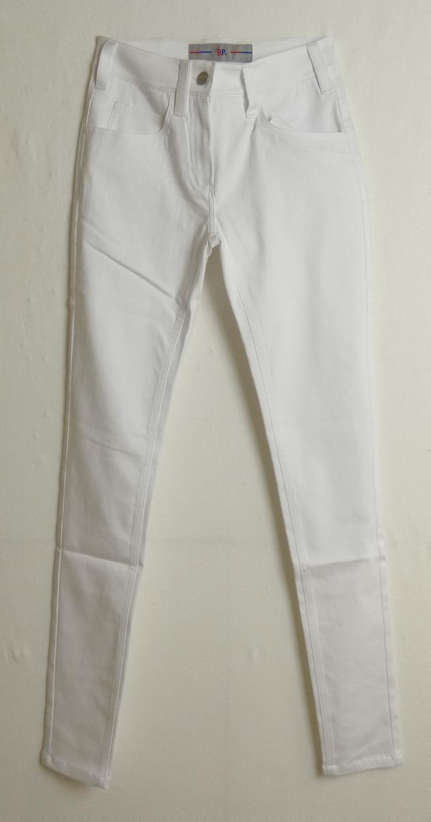 Lange Hose, sog. BP Skinny Jeans für Damen, Art. 1770-311-0021, Größe 26/32, Foto siehe Anlage,
- in einem Polybeutel verpackt,
- aus ca. 0,5 mm dicken, einfarbigen Geweben aus laut Antrag 65 % Baumwolle, 30 % Polyester und 
  5 % Elasthan (beides synthetische Chemiefasern),
- in der Taille abschließend; mit einem angesetzten, ca. 4 cm breiten Taillenbund mit Gürtelschlaufen,
- vorn mit einer Öffnung mit Reißverschluss, verdeckt von einer Patte von rechts über links (Frauen-
  kleidung), die im Bund mit einem Knopf geschlossen wird,
- vorn mit zwei eingesetzten, offenen Taschen und einer aufgesetzten, kleinen Tasche sowie mit zwei
  aufgesetzten, offenen Gesäßtaschen,
- mit knöchellangen Hosenbeinen,
- an den Beinabschlüssen durch Umschlagen und Festnähen gesäumt,
- keine Arbeits- und Berufskleidung.

"Lange Hose, aus Geweben, für Frauen, aus Baumwolle, andere als in den Unterpositionen 6204 6211 
 bis 6204 6233 genannte, nicht nach dem Batik-Verfahren handbedruckt"