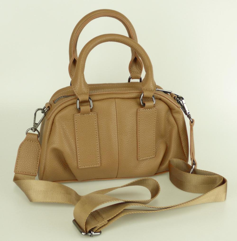Handtasche, sog. graceland Tasche 100SA22/206004, Foto siehe Anlage,
- mit einer Außenseite aus Kunststofffolien (lederartig geprägt),
- mit zwei Handtragegriffen und einem abnehmbaren, längenverstellbaren Schultertrageriemen,
- mit einem entlang des oberen Rands verlaufenden Reißverschluss,
- - gefüttert; innen mit einem aufgesetzten, offenen Einsteckfach ausgestattet,
- mit den Abmessungen: ca. 24 cm (Breite) x 15 cm (Höhe) x 8 cm (Tiefe),
- Handtasche, da aufgrund der Größe und des Gesamteindrucks in erster Linie dazu geeignet,
  kleinere, persönliche Gegenstände aufzunehmen,
- in verschiedenen Farben.

"Handtasche, mit Außenseite aus Kunststofffolien"