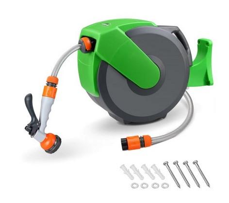Angaben des Antragstellers:
Wasserschlauchaufroller inkl. Schlauchspritze 20m +2m Zuleitung

Lieferumfang:
Schlauchaufroller, Gartenschlauch, Anschlussschlauch, Wandhalterung, Montagematerial: 4 Stk. Schrauben // 4 Stk. Unterlegscheibe // 4 Dübel
Handbrause mit 7 Funktionen und Schnellkupplung, Betriebsanleitung

Material Schlauch: PVC mit textiler Verstärkung, Maximaler Arbeitsdruck: 10 bar

Ein Warenmuster wurde nicht vorgelegt. Zur Veranschaulichung lag ein Foto der Ware vor.

Befund:
Der Charakter der zusammengesetzten Ware wird durch den verstärkten Kunststoffschlauch bestimmt. Danach ist das Erzeugnis als biegsamer, verstärkter Kunststoffschlauch im Sinne der Unterposition (KN) 3917 3900 einzureihen.