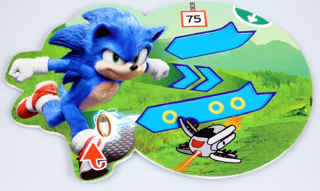 Spielzeug in Form eines Gedulds- bzw. Geschicklichkeitsspieles (Puzzle), sog. "Mc Donald´s - Sonic the Hedgedog 2 - 2022", Motiv "Sonic Circle Maze"
- mit einem Labyrinth aus einer ungefähr wolkenförmigen, ca. 15,5 x 10 cm großen, mehrlagigen
  Pappkarte
- auf der Vorder- und Rückseite farbig mit einem Motiv aus einem Zeichentrickfilm bedruckt
- mit innenliegenden, verschlungenen Gängen
- mit drei runden, beidseitig mit Filmcharakteren (zwei Igel und ein Fuchs) bedruckten Pappscheiben
  mit einem Durchmesser von ca. 19 mm
- auf Vorder- und Rückseite mit je einer Aussparung zum Einlegen der Pappscheiben sowie diversen
  Aussparungen, die den Verlauf der innenliegenden Gänge andeuten, durch die die Pappscheiben
  bewegt werden sollen
- die Pappscheiben werden auf der Vorderseite in die Öffnung gelegt und sollen auf der richtigen
  Route geschickt durch das Labyrinth bewegt werden, ist man am unteren Ende ankommen, wird die
  Pappkarte umgedreht und auf der anderen Seite weiter gespielt, bis die Scheibe wieder entnommen
  werden kann
- dient der spielerischen Unterhaltung von Kindern und Erwachsenen
- in einem bunt bedruckten Pappumschlag mit einer gedruckten Anleitung auf der Innenseite für den
  Einzelverkauf aufgemacht.

Die Ware ist zolltarifrechtlich als "Puzzle, nicht aus Holz" einzureihen.