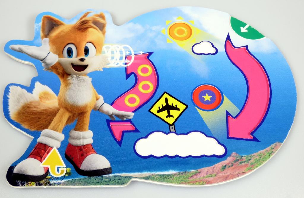 Spielzeug in Form eines Gedulds- bzw. Geschicklichkeitsspieles (Puzzle), sog. "Mc Donald´s - Sonic the Hedgedog 2 - 2022", Motiv "Tails Circle Maze"
- mit einem Labyrinth aus einer wolkenförmigen, ca. 15,5 x 10 cm großen, mehrlagigen
  Pappkarte
- auf der Vorder- und Rückseite farbig mit einem Motiv aus einem Zeichentrickfilm bedruckt
- mit innenliegenden, verschlungenen Gängen
- mit drei runden, beidseitig mit Filmcharakteren (zwei Igel und ein Fuchs) bedruckten Pappscheiben
  mit einem Durchmesser von ca. 19 mm
- auf Vorder- und Rückseite mit je einer Aussparung zum Einlegen der Pappscheiben sowie diversen
  Aussparungen, die den Verlauf der innenliegenden Gänge andeuten, durch die die Pappscheiben
  bewegt werden sollen
- die Pappscheiben werden auf der Vorderseite in die Öffnung gelegt und sollen auf der richtigen
  Route geschickt durch das Labyrinth bewegt werden, ist man am unteren Ende ankommen, wird die
  Pappkarte umgedreht und auf der anderen Seite weiter gespielt, bis die Scheibe wieder entnommen
  werden kann
- dient der spielerischen Unterhaltung von Kindern und Erwachsenen
- in einem bunt bedruckten Pappumschlag mit einer gedruckten Anleitung auf der Innenseite für den
  Einzelverkauf aufgemacht.

Die Ware ist zolltarifrechtlich als "Puzzle, nicht aus Holz" einzureihen.