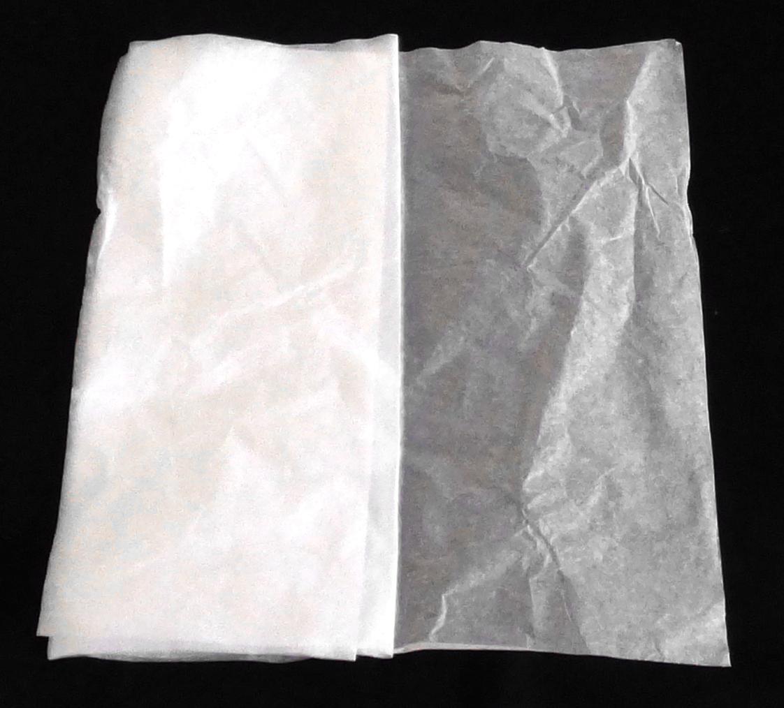 Es handelt sich um rechteckige Bogen aus Papier (Format: etwa 65 x 25 cm). Das Papier ist weder gestrichen noch überzogen. Es weist bezogen auf die Gesamtfasermenge einen Gehalt an Fasern von mehr als 10 GHT auf, die in einem mechanischen Aufbereitungsverfahren gewonnen wurden. Es hat ein Quadratmetergewicht von weniger als 80 g. 

Abbildung siehe Anlage. 

Derartige Waren gehören als "andere Papiere, weder gestrichen noch überzogen, von der Art, wie sie als Schreibpapiere, Druckpapiere oder als Papiere zu anderen grafischen Zwecken verwendet werden, ausgenommen Papiere der Position 4801 oder 4803, andere als in den vorgenannten Unterpositionen, mit einem Gehalt an Fasern, in einem mechanischen oder chemisch-mechanischen Aufbereitungsverfahren gewonnen, von mehr als 10 GHT, bezogen auf die Gesamtfasermenge, andere Bogen als solche, die ungefaltet auf einer Seite nicht mehr als 435 mm und auf der anderen Seite nicht mehr als 297 mm messen" zum TARIC-Code 4802 6900 00.