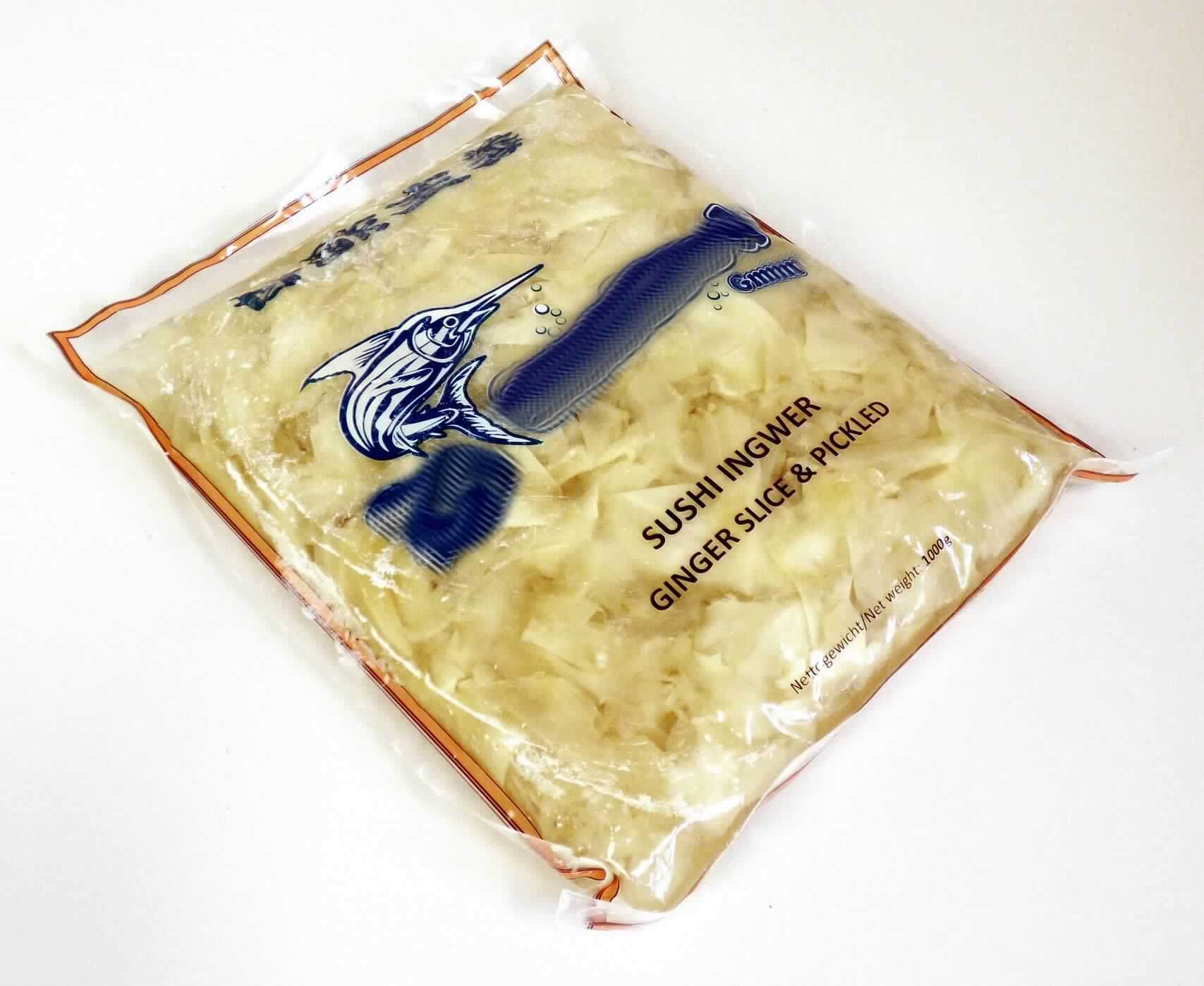 Ingwer, mit Essig zubereitet.

Antragsangaben (als zutreffend unterstellt): eingelegter Ingwer, in 1 kg Beuteln.

Beschaffenheit des vorgelegten Warenmusters: gelbliche, unregelmäßig gehobelte Ingwerscheiben, in einer gelblichen, trüben Aufgussflüssigkeit, schwach süß, sauer, scharf und nach Ingwer schmeckend. Aufmachung: in einem bedruckten 1 kg-Originalbeutel: Warenaufschrift (mehrsprachig, auszugsweise): "Sushi Ingwer; Ginger Slice & Pickled".
Gehalt an freier flüchtiger Säure i. S. der ZAnm 1 zu Kap 20: 0,5 GHT oder mehr.
Zuckerzusatz (gemäß Angabe): nicht enthalten.

Gemüse, Früchte, Nüsse und andere genießbare Pflanzenteile, mit Essig oder Essigsäure zubereitet oder haltbar gemacht, andere als Gurken und Cornichons, andere als in den Unterposition 2001 9010 bis 2001 9092 der Kombinierten Nomenklatur genannt, andere, ohne Zusatz von Zucker.