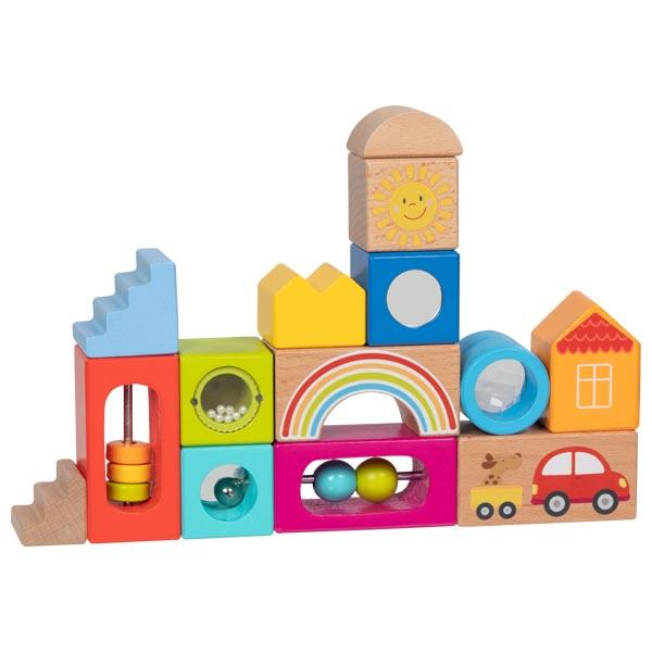 Spielzeug in Form von Bauklötzen, sog. "Artikel 58346 – Entdeckerbausteine"
- mit 14 Bausteinen in unterschiedlichen Formen und Farben aus Holz, zum Teil farbig bedruckt, z.B. 
- rechteckig, ca. 7,9 x 4,0 x 3,9 groß
- quadratisch, mit einer Kantenlänge von ca. 3,9 cm
- zylindrisch, ca. 3,9 cm lang und mit einem Durchmesser von ca. 3,9 cm
- ein Baustein mit einem Metallglöckchen im Inneren
- ein anderer mit Kunststoffkugeln im Inneren, mit einer klarsichtigen Kunststoffabdeckung
- ein Baustein mit einer facettenartig geschliffenen, konvexen Kunststoffscheibe
- ein Baustein mit Spiegelfolie
- zwei Bausteine im Inneren mit einem Metallstab, auf dem sich Holzkugeln oder -scheiben befinden
- zum Teil farbig bedruckt
- ohne Hinweis auf Fertigung in Handarbeit
- dient der spielerischen Unterhaltung von Kindern
- in einem Holzkasten für den Einzelverkauf aufgemacht.

Die Ware wird zolltarifrechtlich als "Baukastenspielzeug, aus Holz, nicht handgearbeitet" eingereiht.